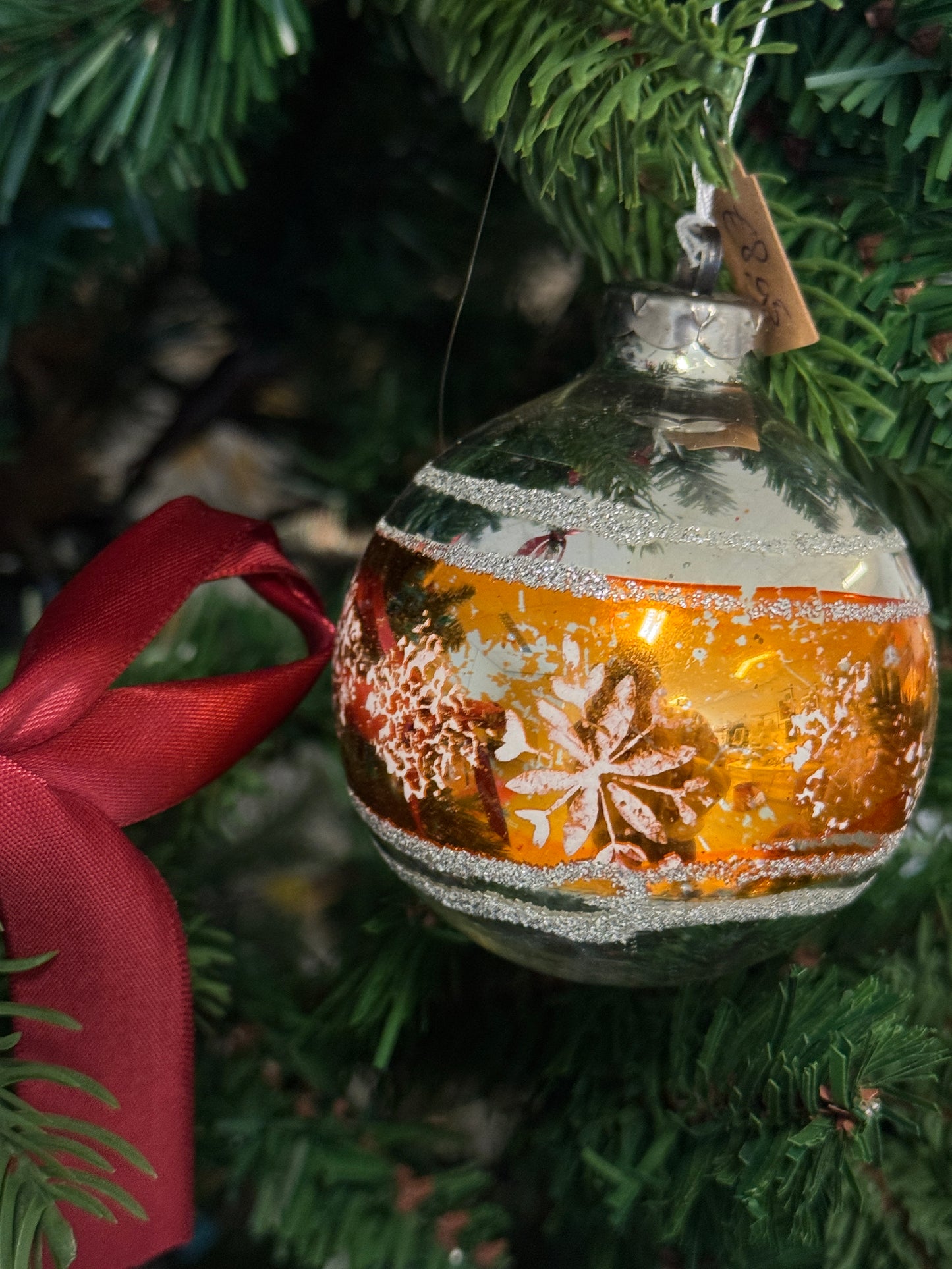 Grote handgemaakte vintage glazen kerstbal zilver/goudgeel