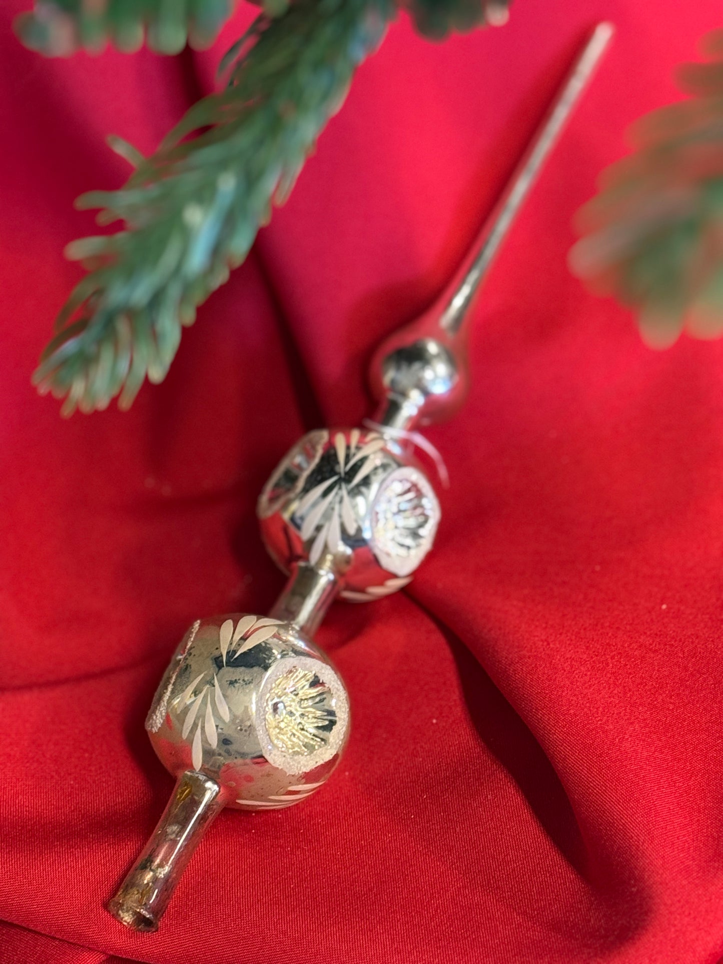 Vintage grote mondgeblazen zilveren piek met deuken