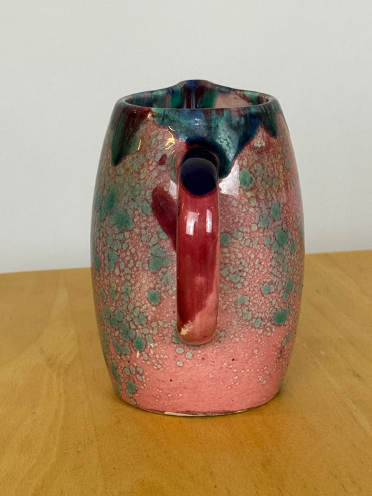 Roze keramieken kannetje