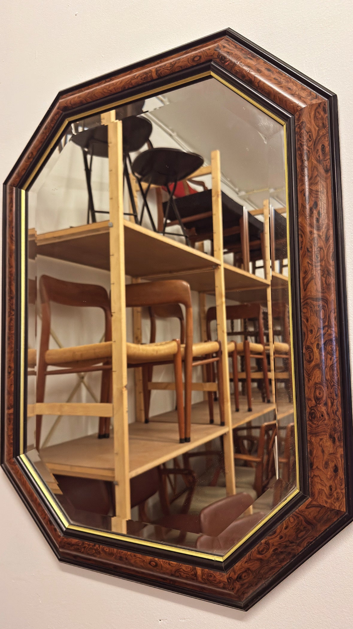 Vintage spiegel met burl wood lijst
