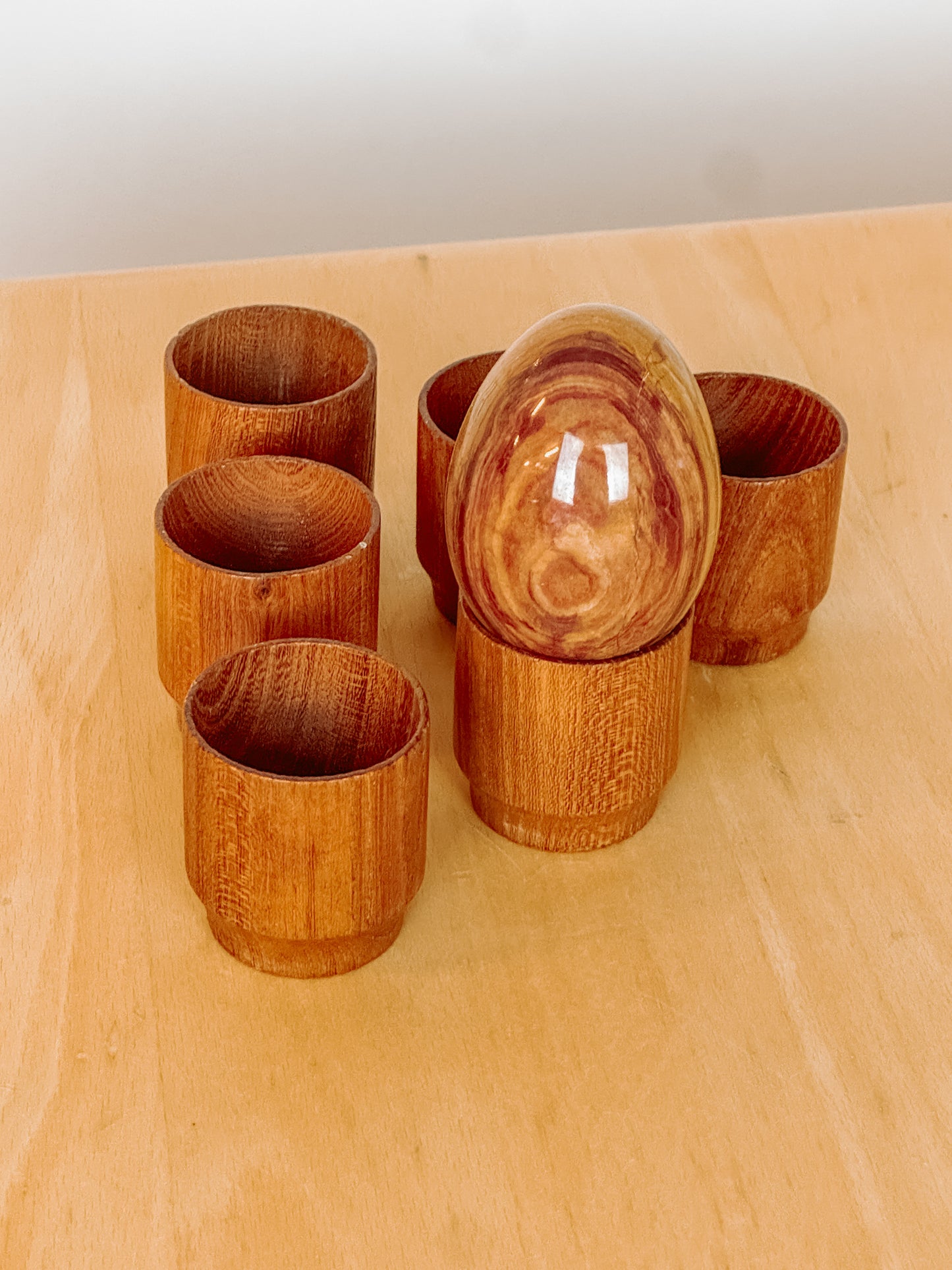 Set van 6 houten Deense eierdoppen