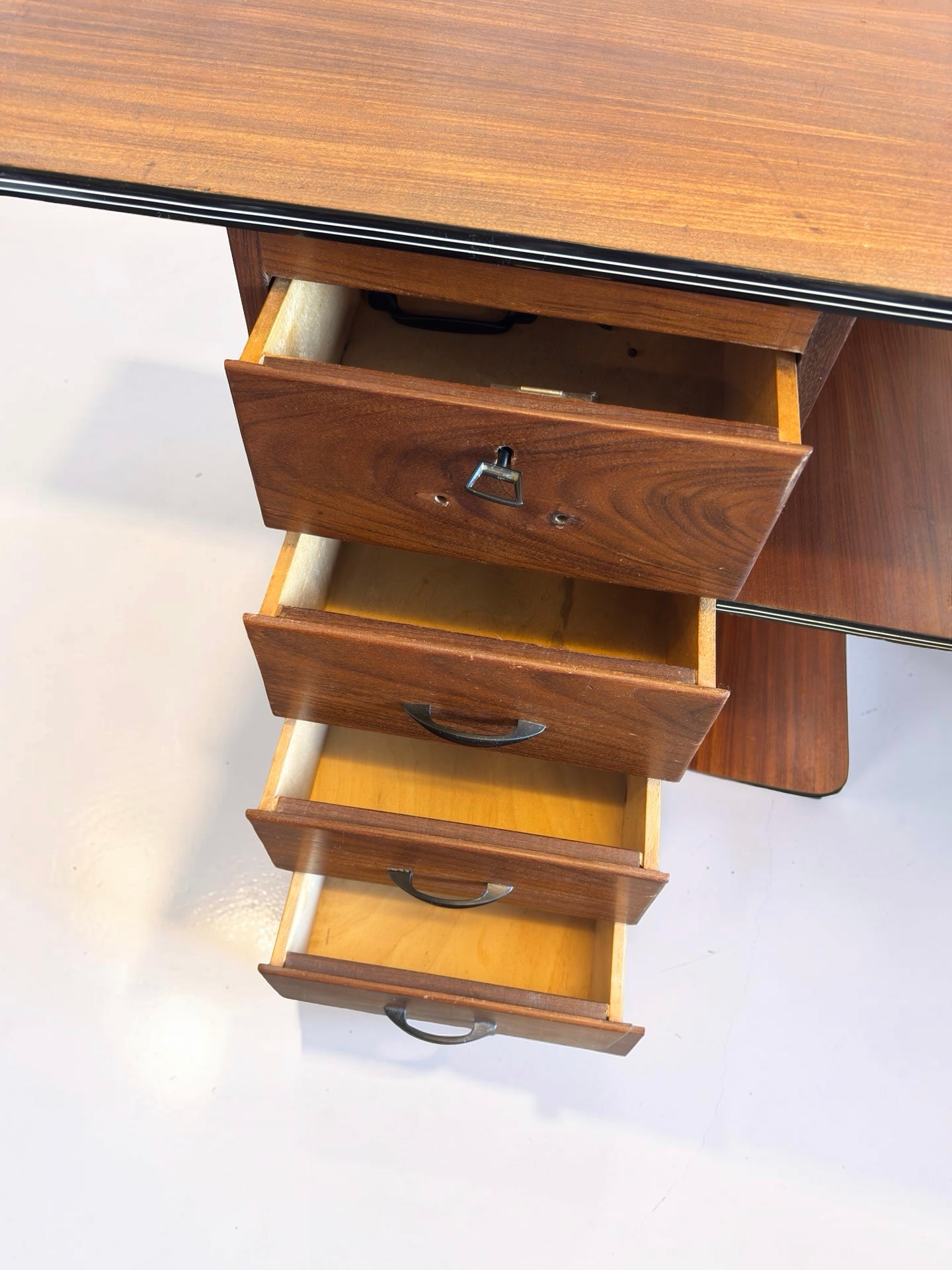 Vintage Art Deco bureau met lades en planken