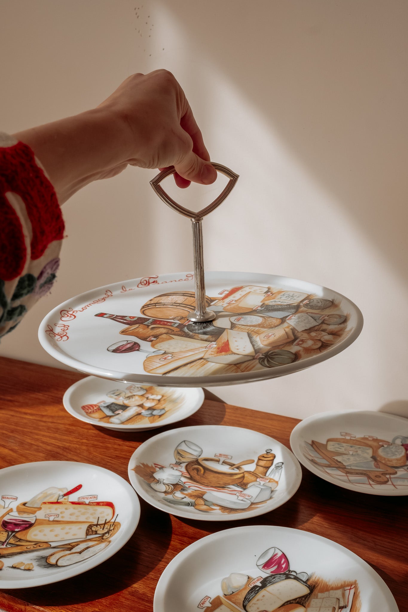 Set van 5 porseleinen Franse kaasbordjes + grote serveerschaal