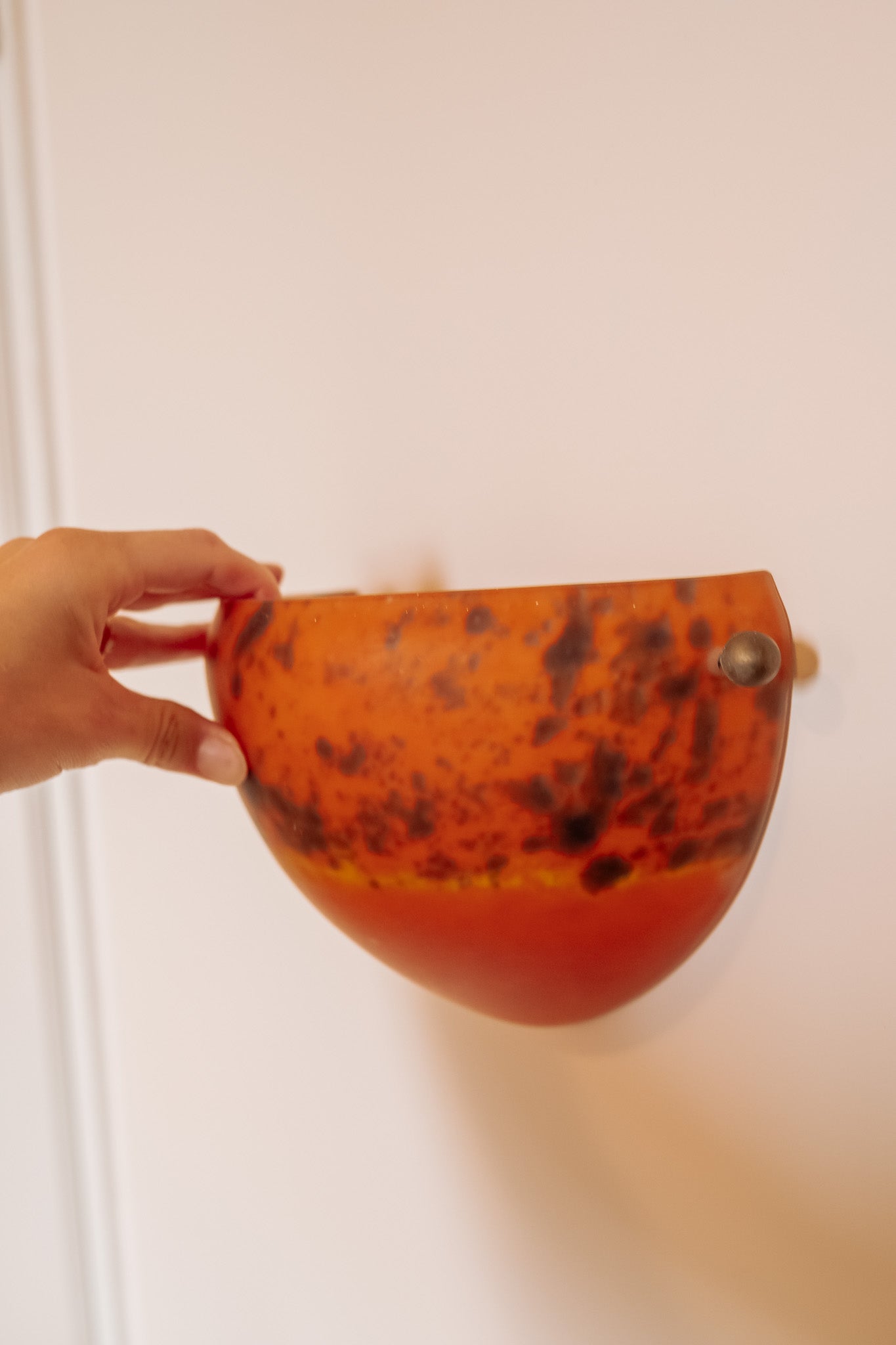 Art Deco pate de verre wandlamp uit Frankrijk