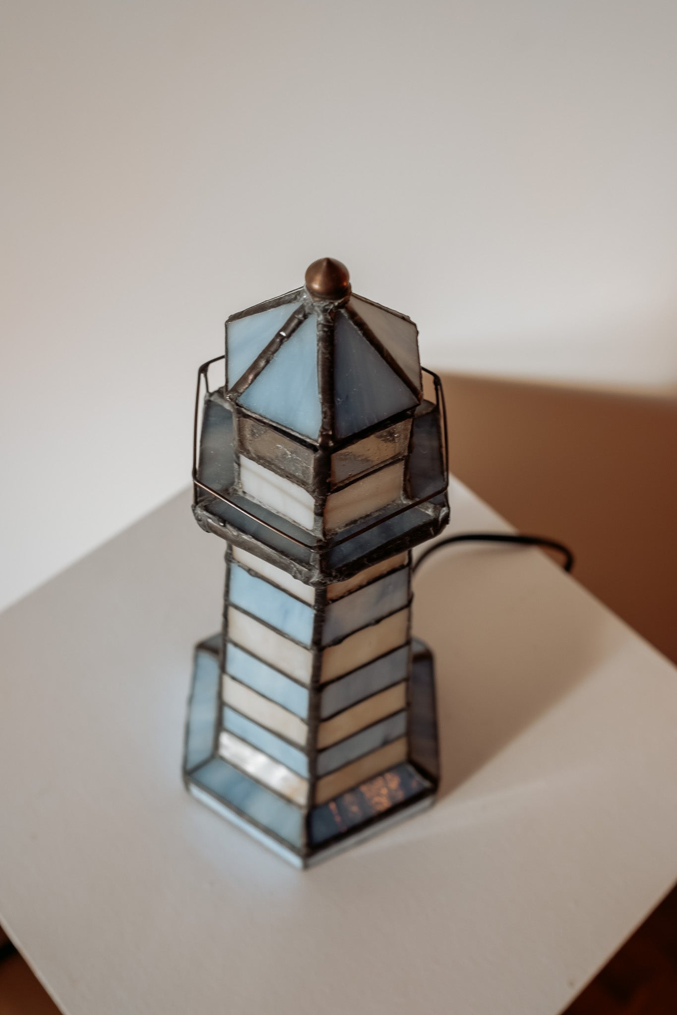 Vintage Tiffany vuurtorenlamp van glas-in-lood