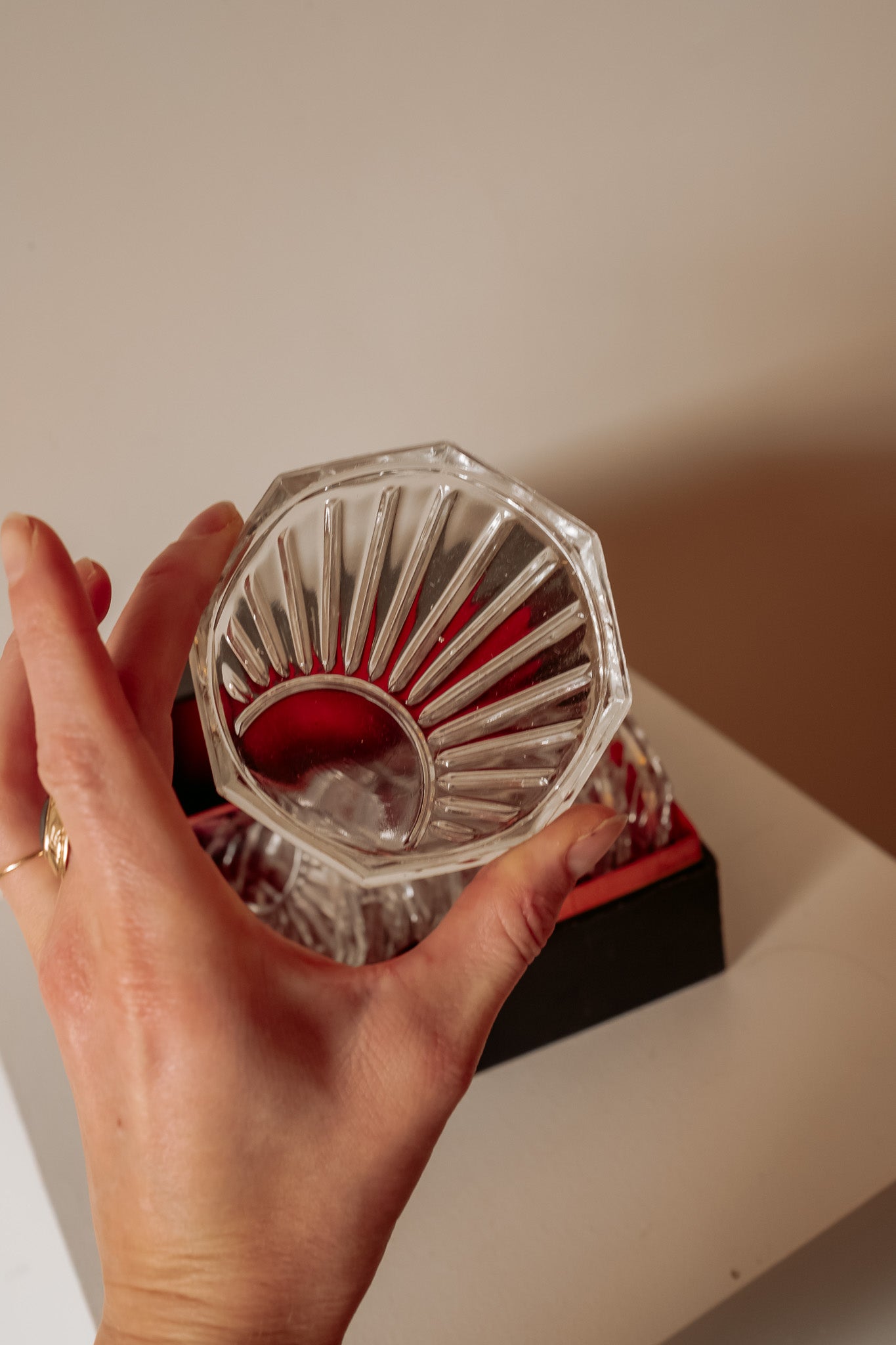 Vintage glazen onderzetters in bijbehorende doos