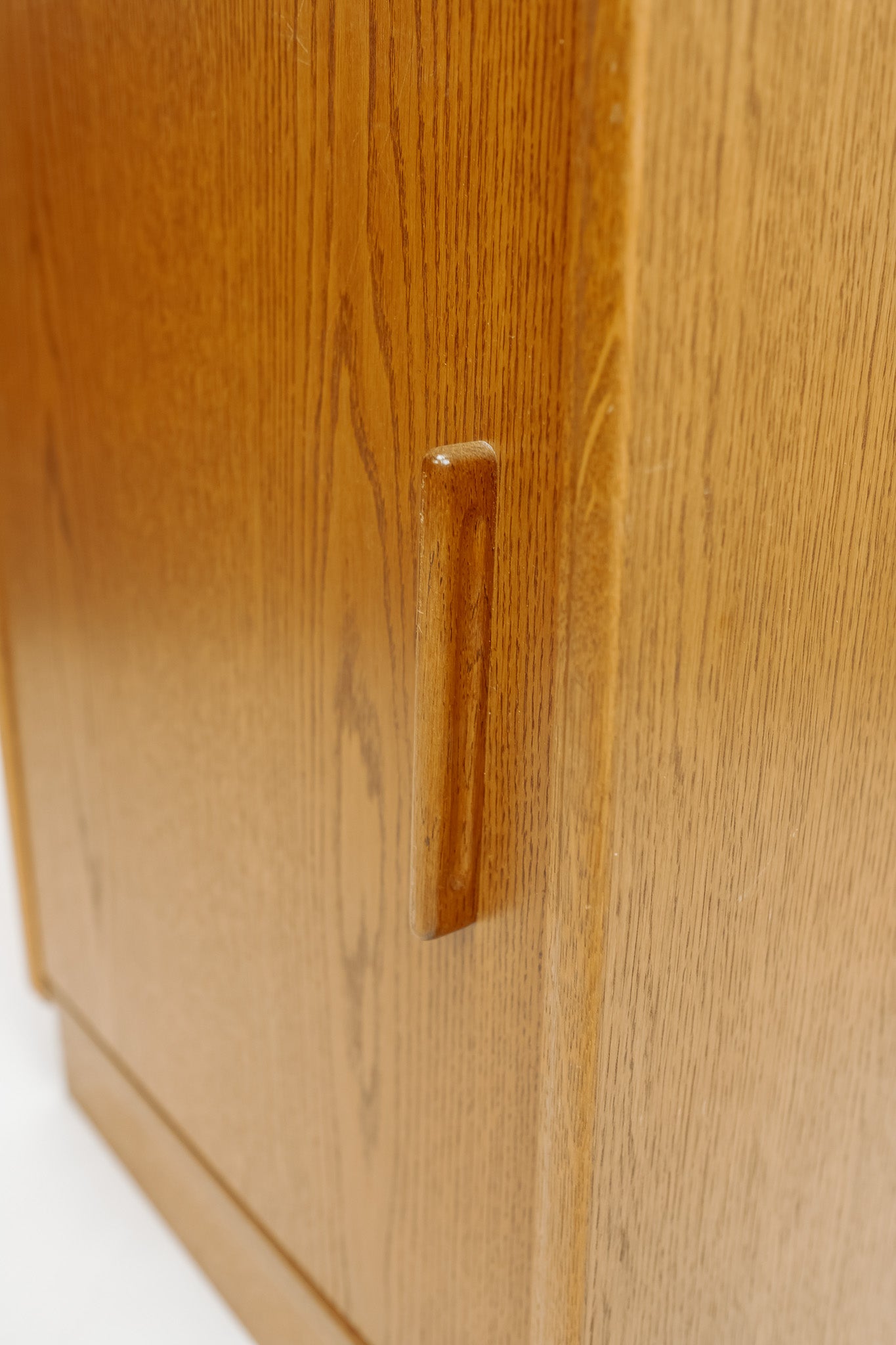 Vintage Hulsta kastje met deur en planken