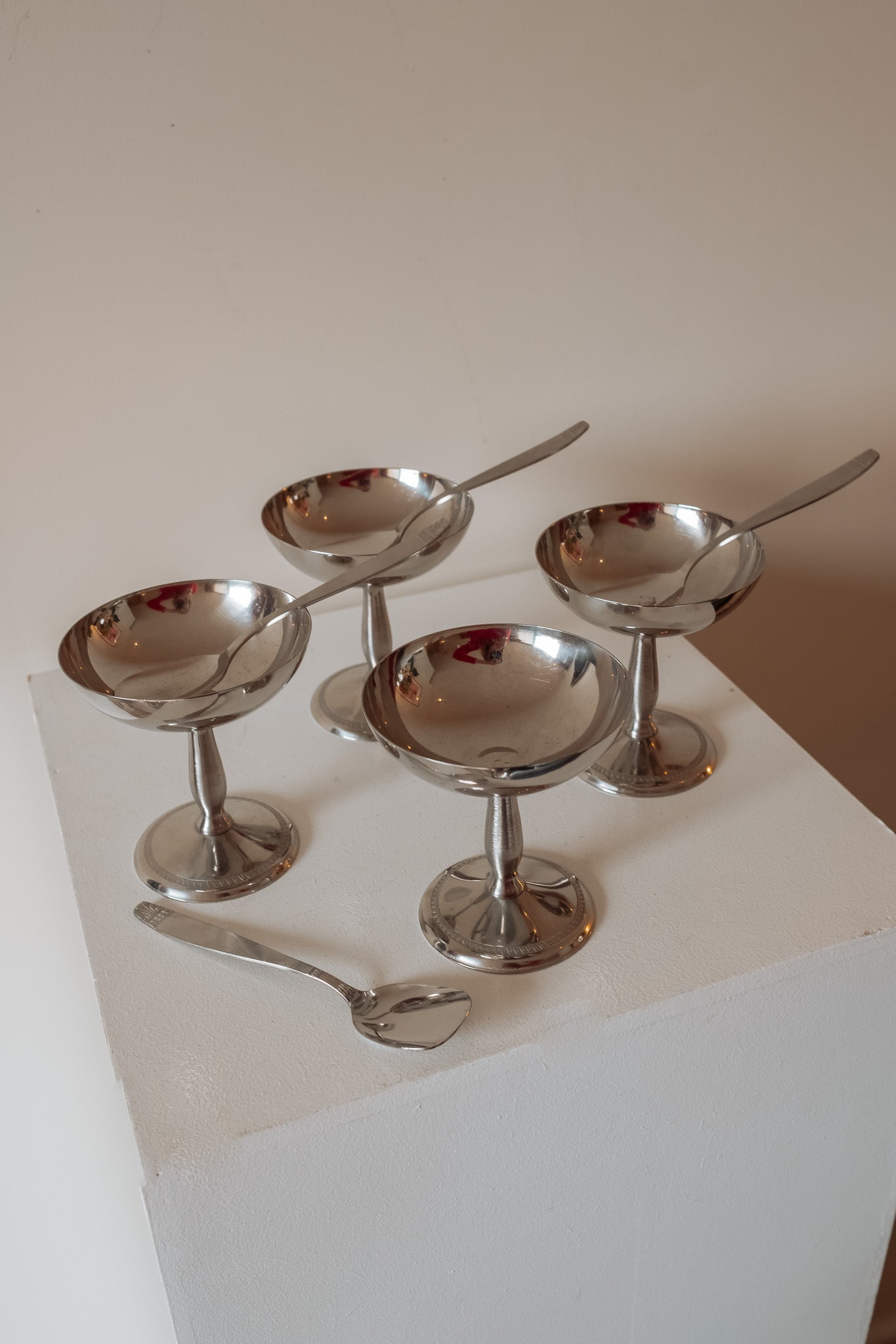 Set van 4 vintage Italiaanse RVS coupes + lepeltjes