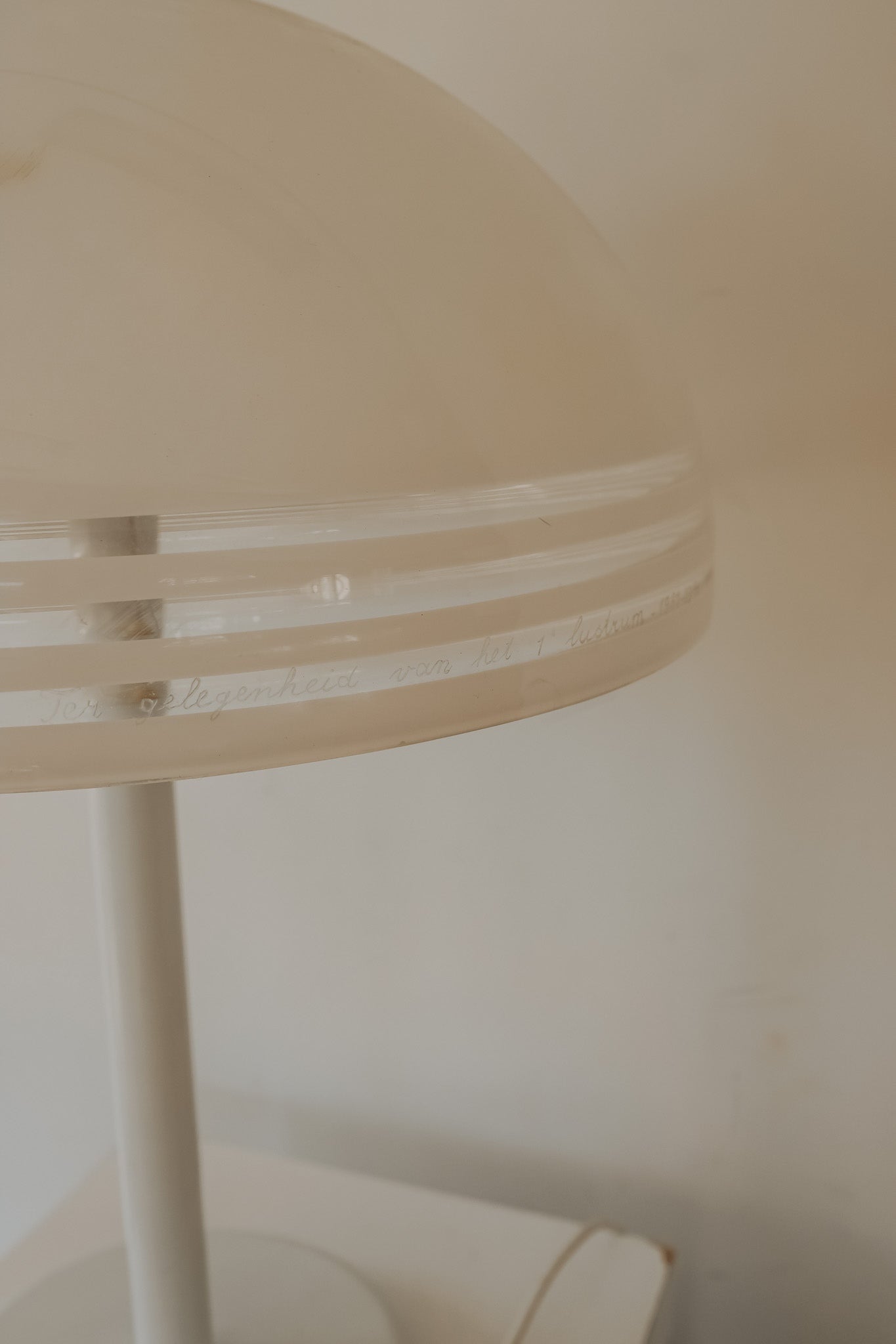 Dijkstra mushroom tafellamp met plexiglas kap, jaren 70