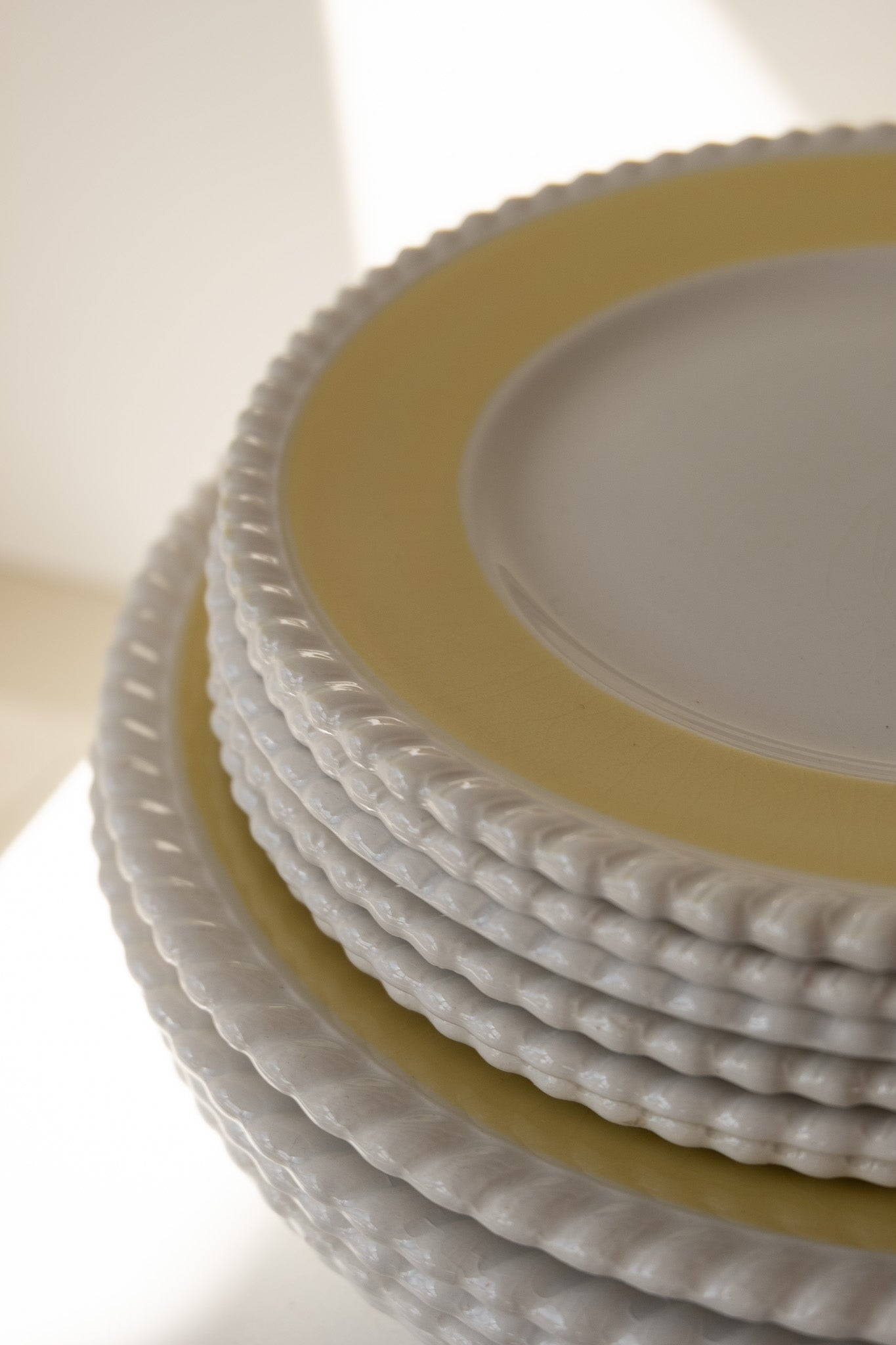 Botergele keramieken borden set vintage met swirl rand