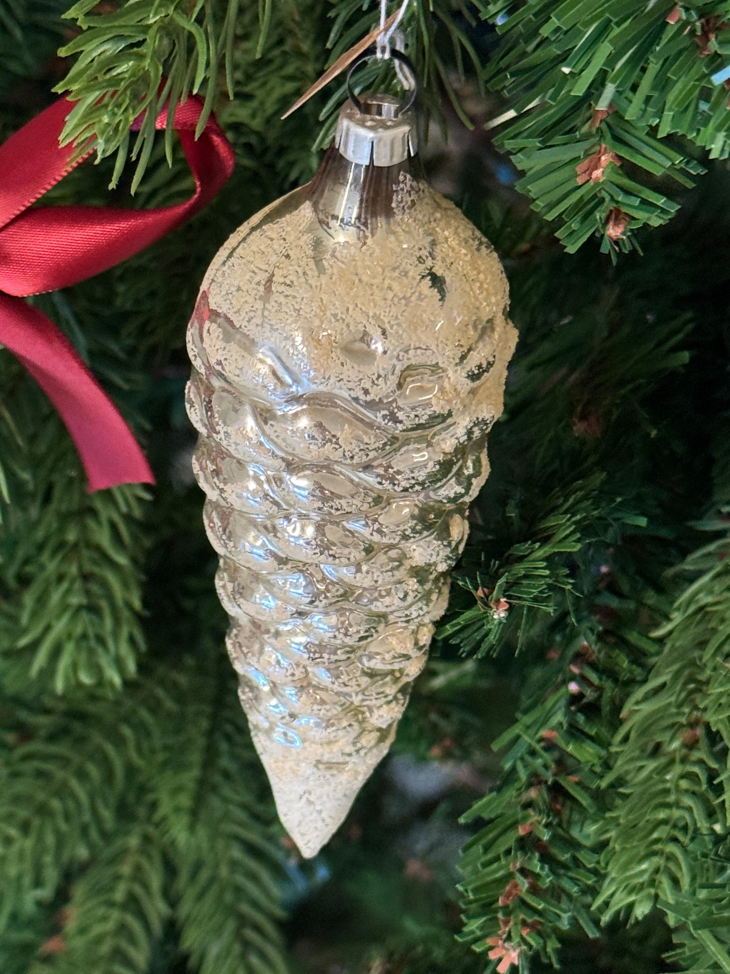 Vintage glazen dennenappel kerstornament zilver