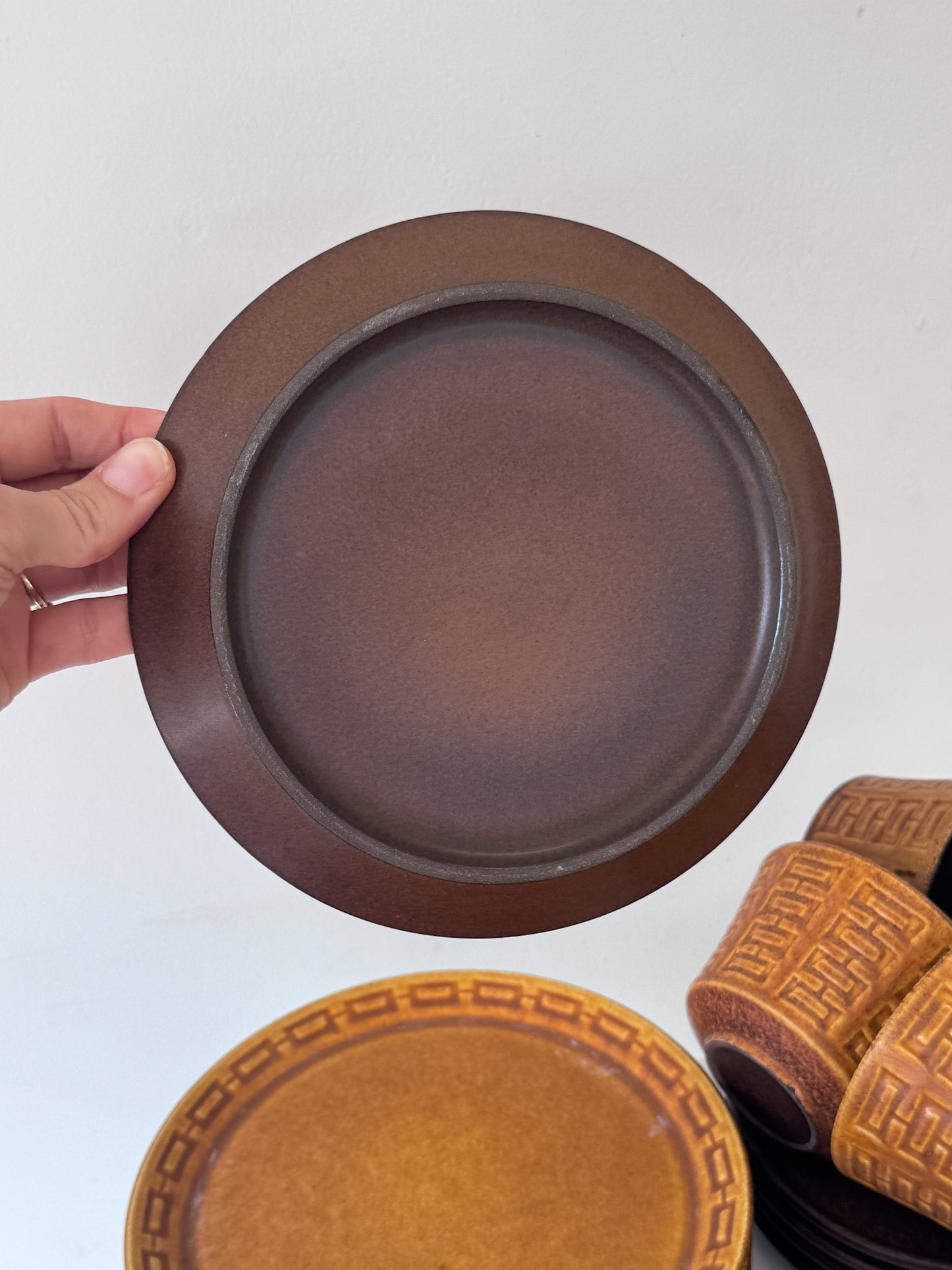 Ceramano theeset 'Epsilon' jaren 60 met geometrisch reliëfpatroon