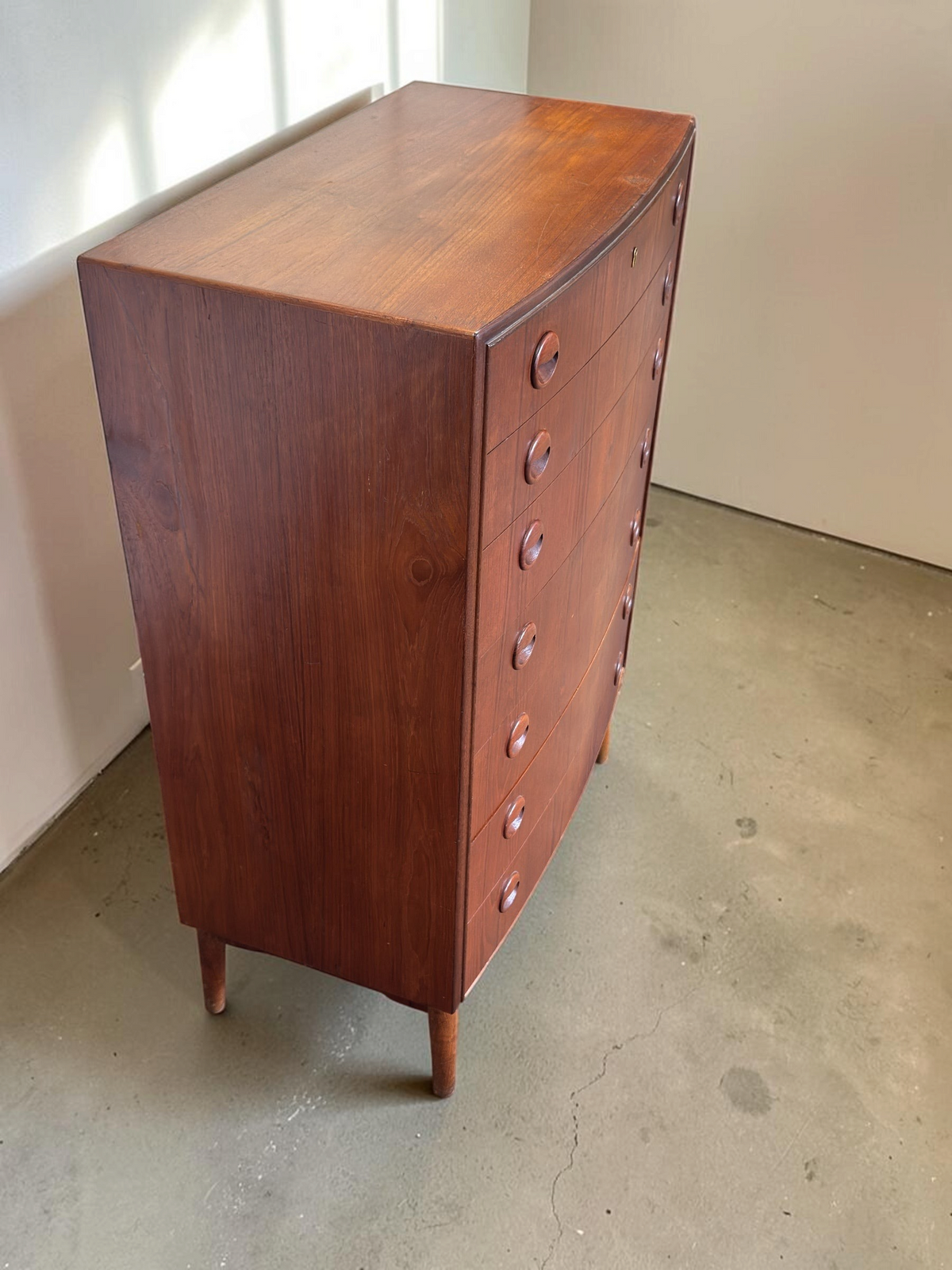 tessvintage Deense teakhouten ladekast van Kai Kristiansen met zeven lades en ronde houten handgrepen uit de jaren 60