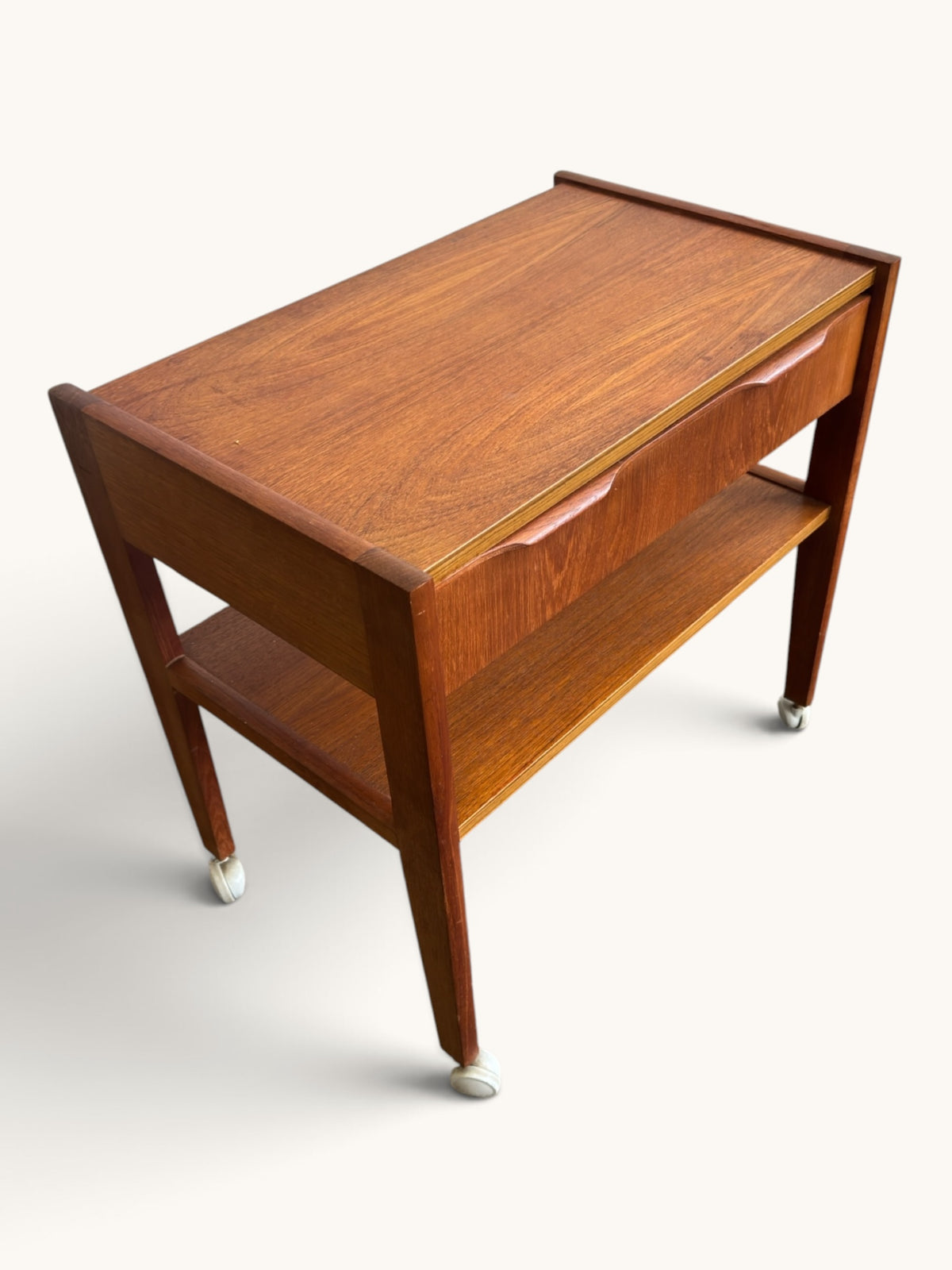 Deense vintage teak trolley op zwenkwieltjes met lade