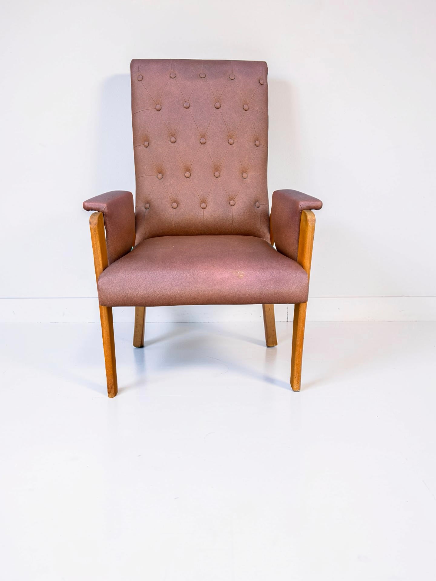 Vintage fauteuil van lichtbruin skai leer, jaren 60