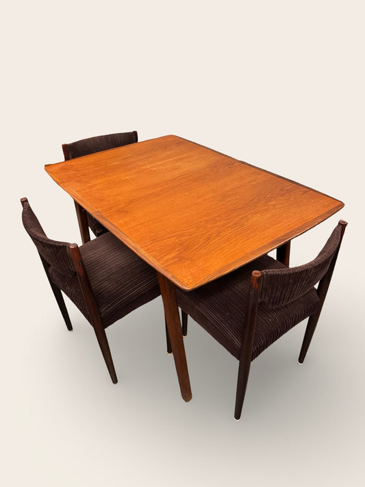 Uitschuifbare eettafel van Louis van Teeffelen voor Wébé