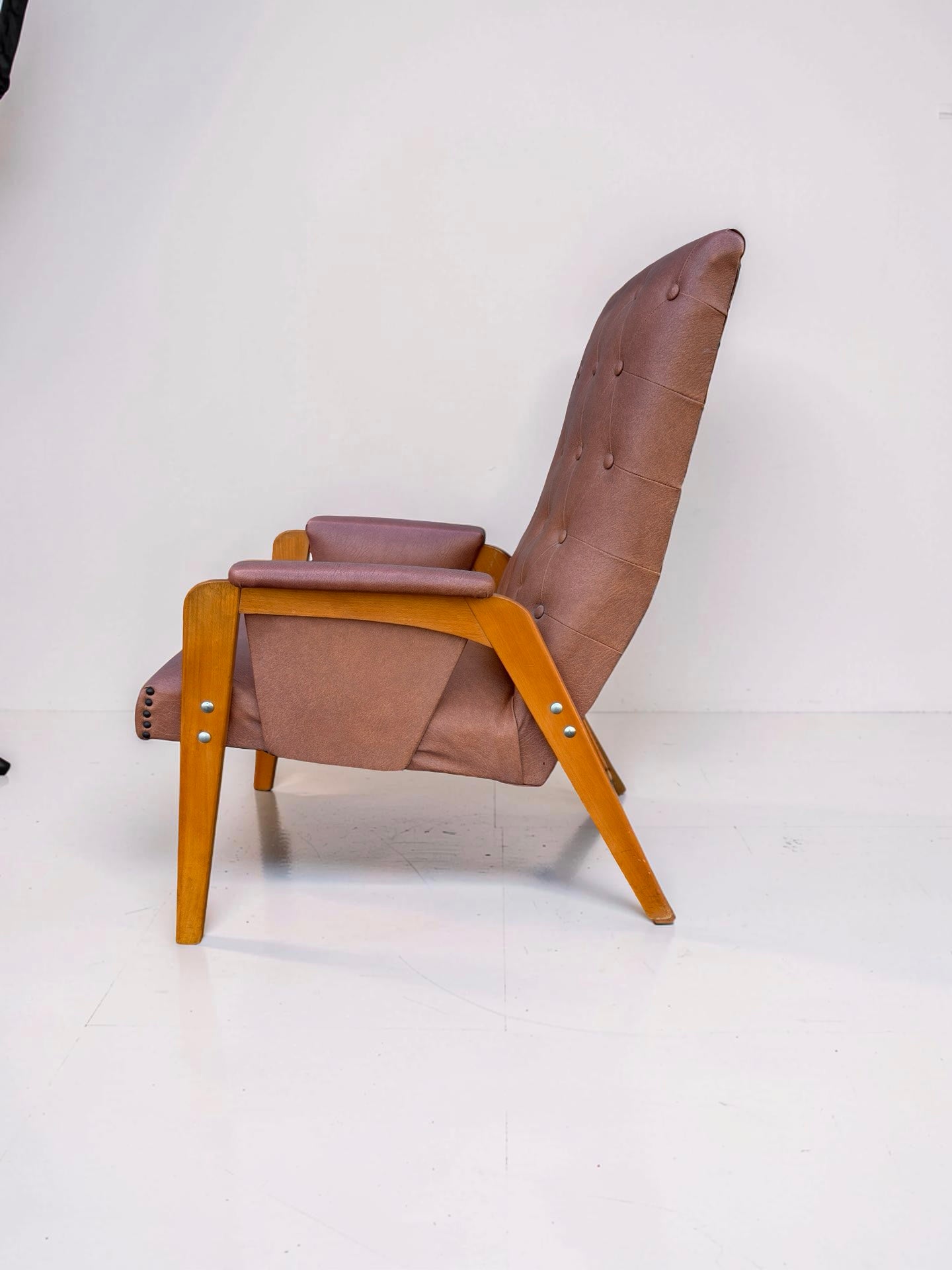 Vintage fauteuil van lichtbruin skai leer, jaren 60