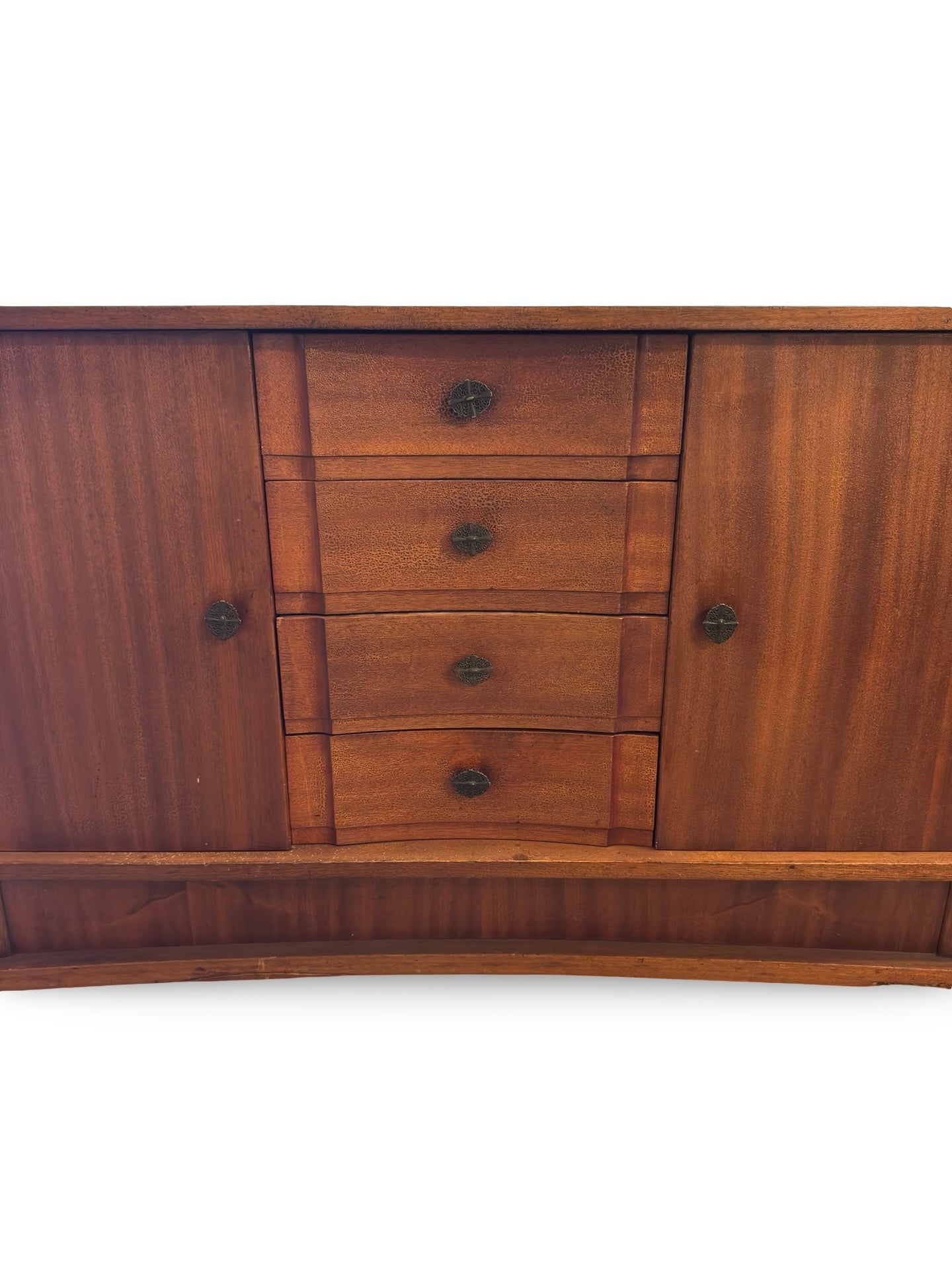 Vintage houten dressoir met bijzondere details, jaren 50