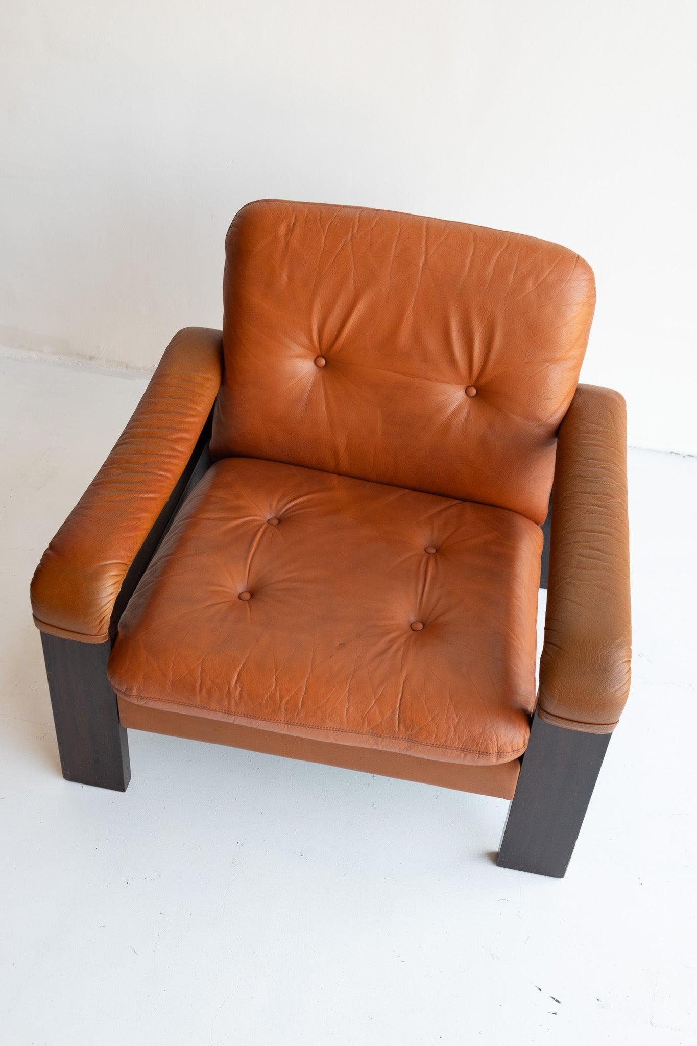 Deense cognac leren fauteuil jaren 70