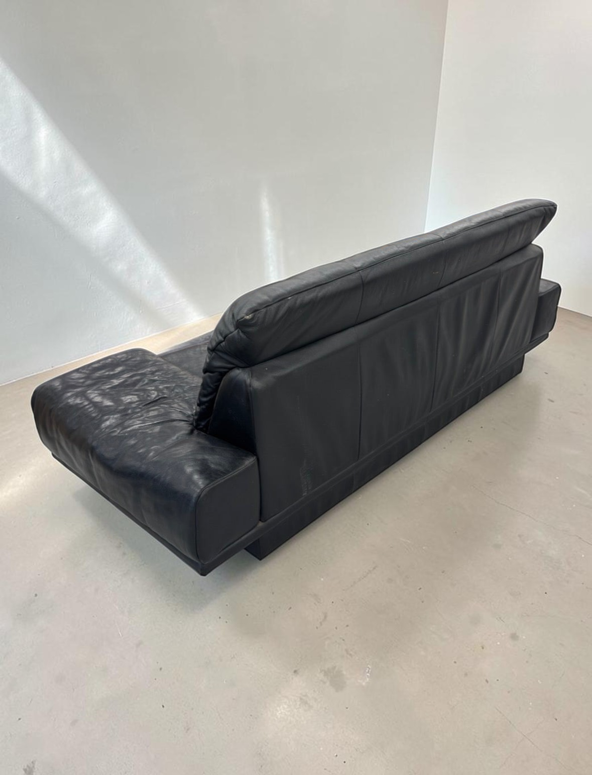 tessvintage zwarte leren Rolf Benz RB 3400 3-zitsbank met verstelbare rugleuning in jaren 80 design