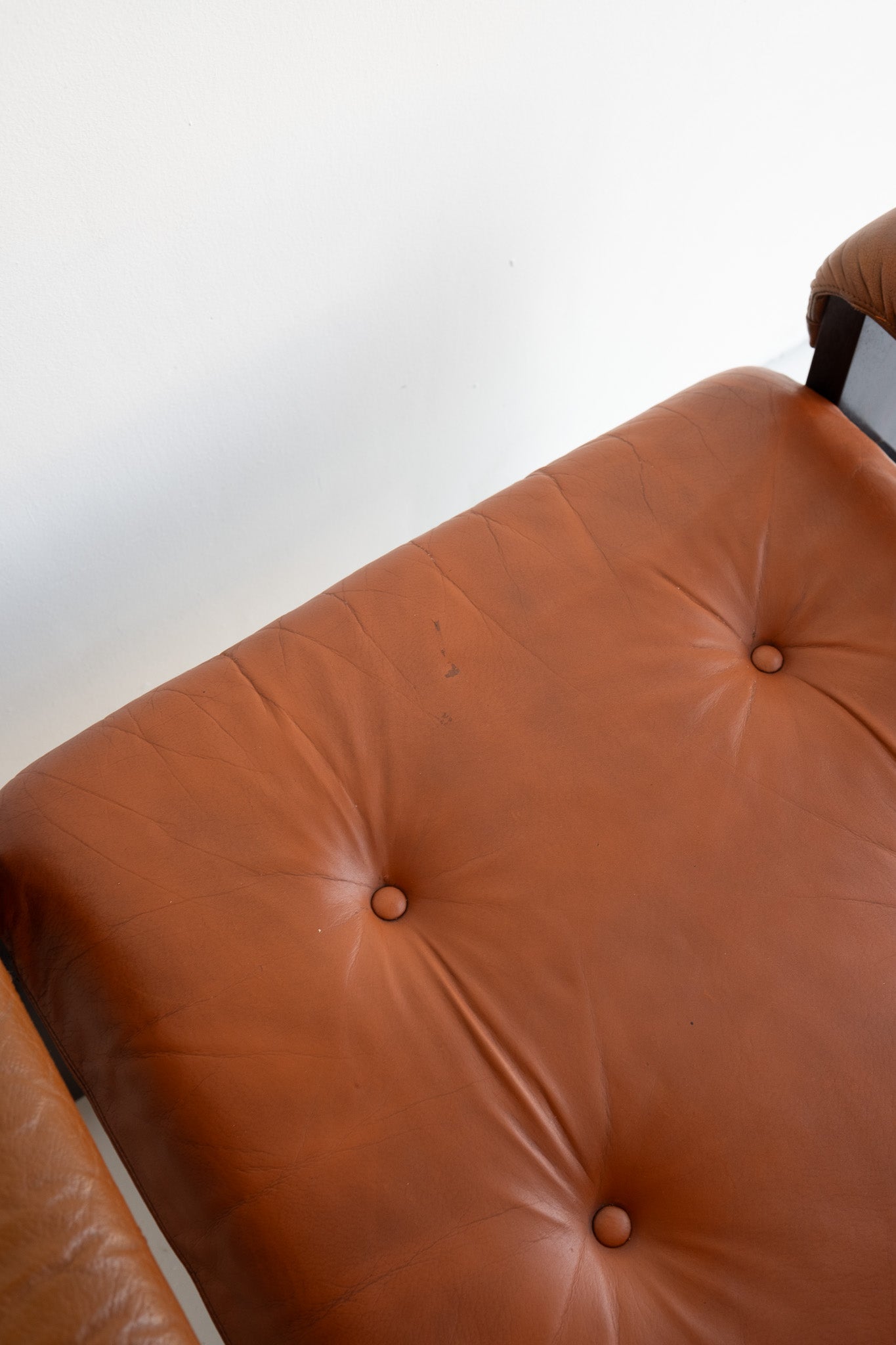 Deense cognac leren fauteuil jaren 70
