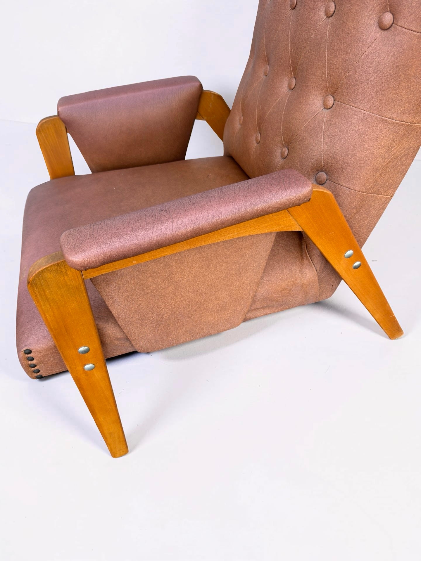 Vintage fauteuil van lichtbruin skai leer, jaren 60