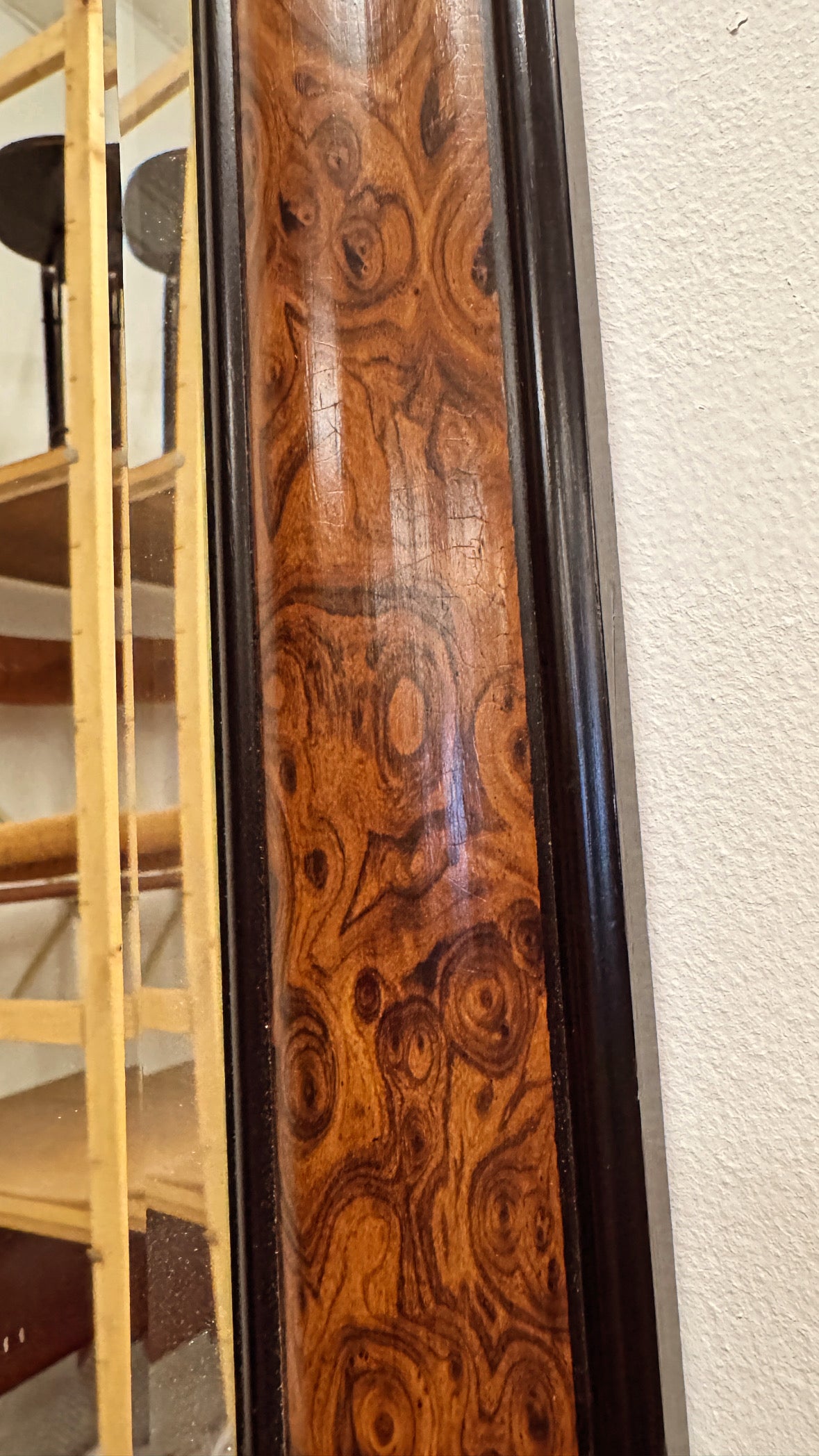 Vintage spiegel met burl wood lijst