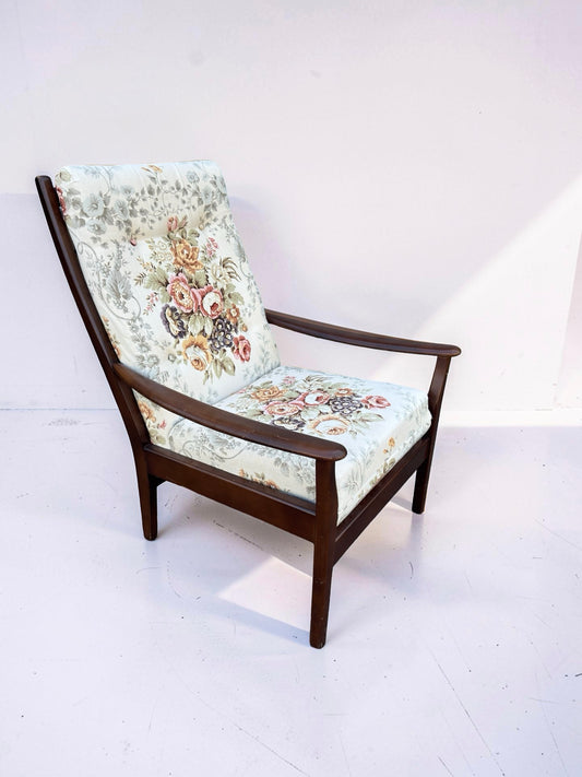 Vintage teakhouten fauteuil met gebloemde bekleding