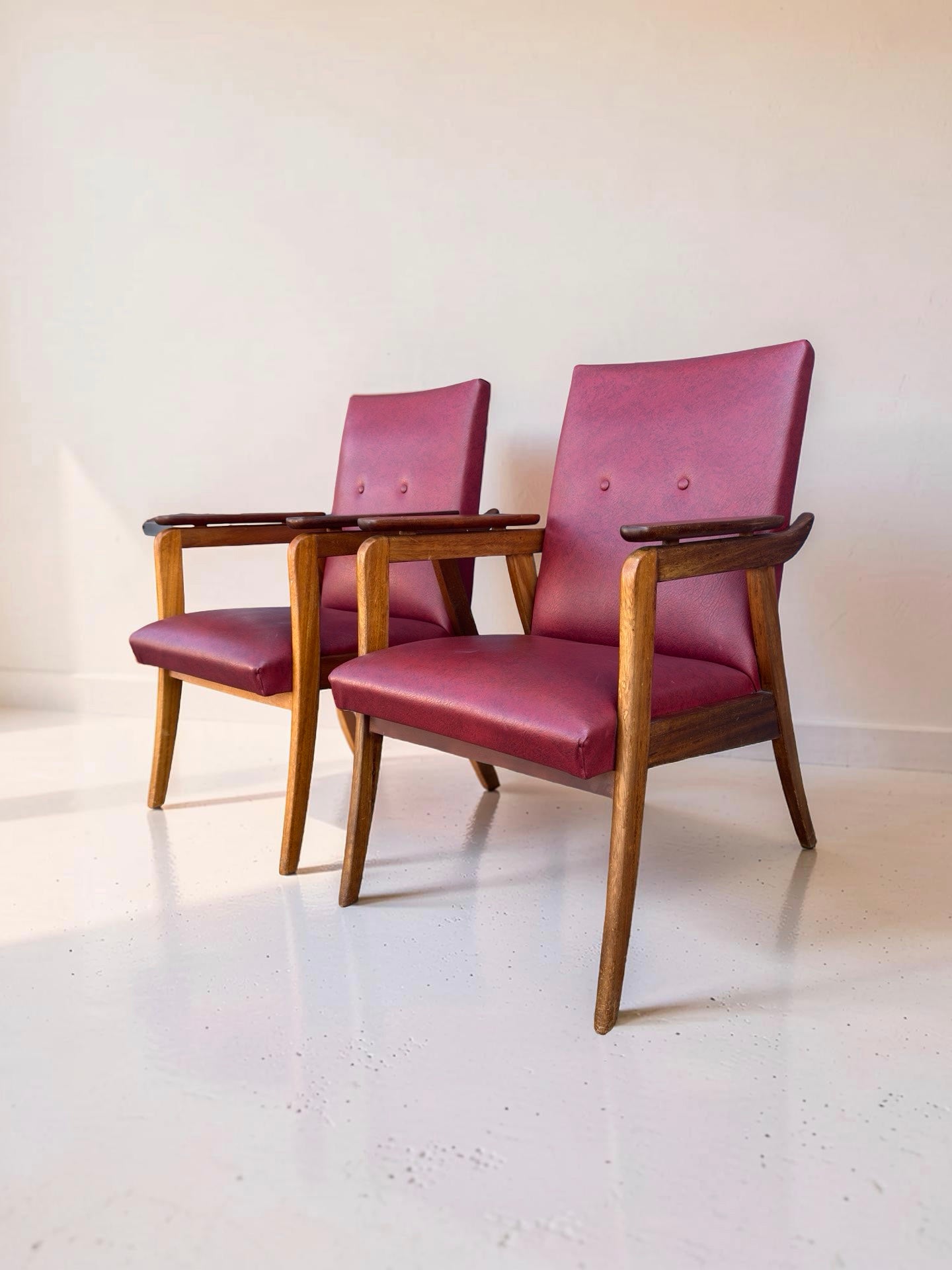 Set vintage design fauteuils – rood skai & teakhout (jaren ’60)