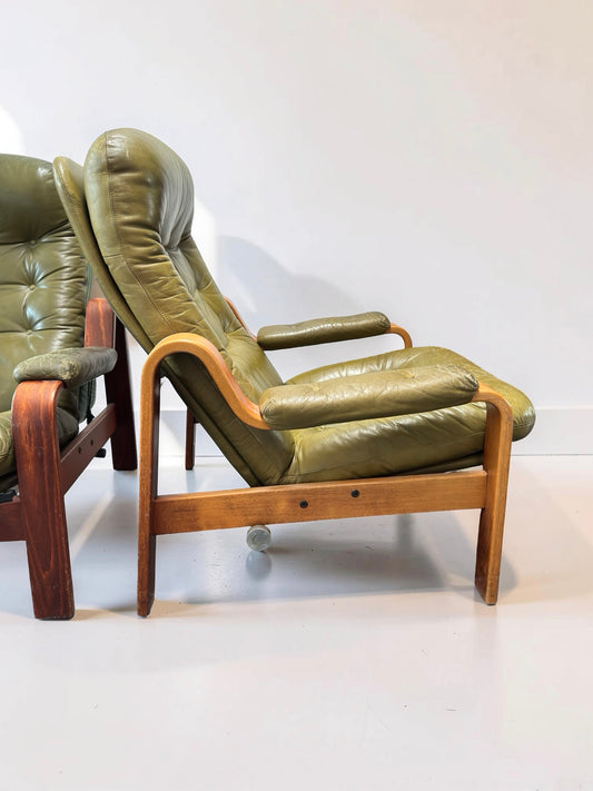 Set van 2 olijfgroene loungestoelen – Göte Möbler, Zweden, jaren ’70