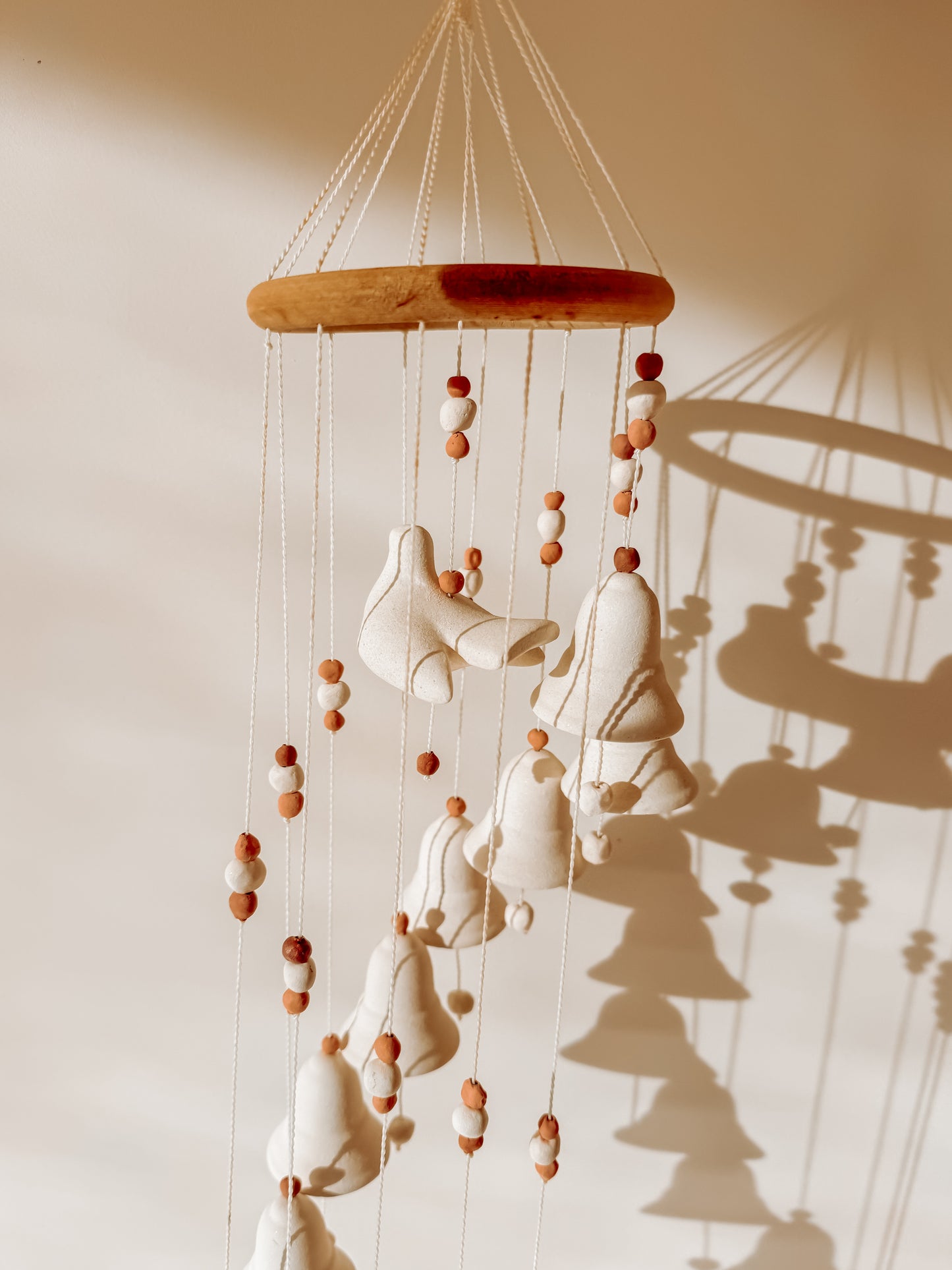 Keramieken windgong met vogeltje - vintage handgemaakte hanger - 68cm