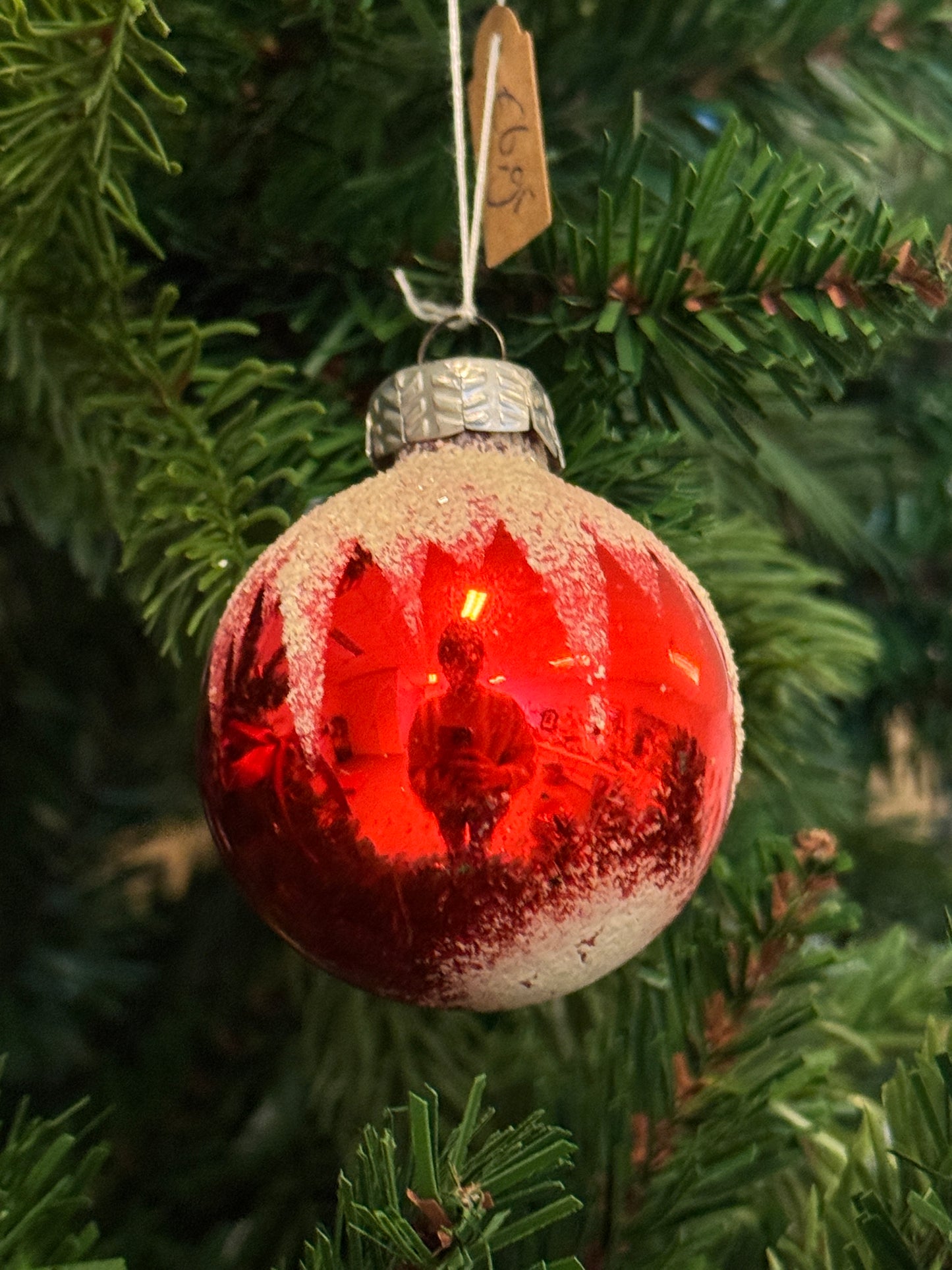 Vintage rode glazen kerstbal