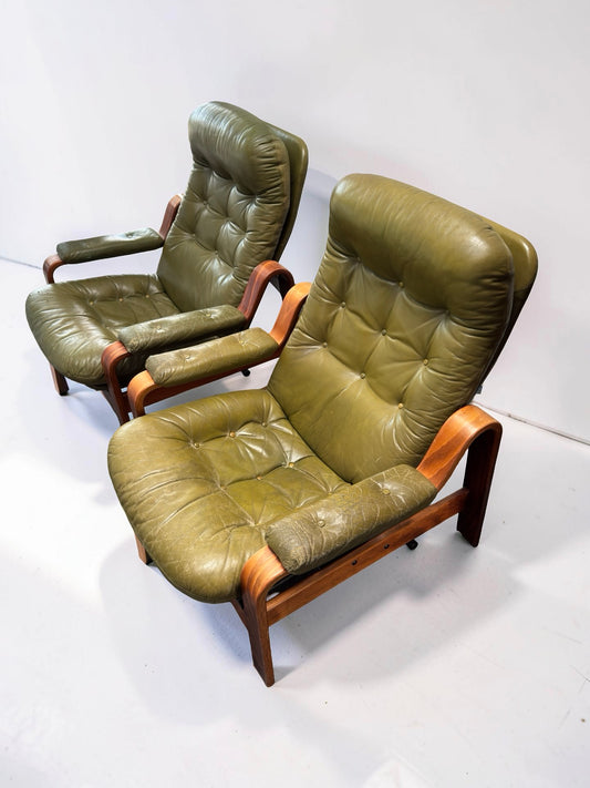 Set van 2 olijfgroene loungestoelen – Göte Möbler, Zweden, jaren ’70