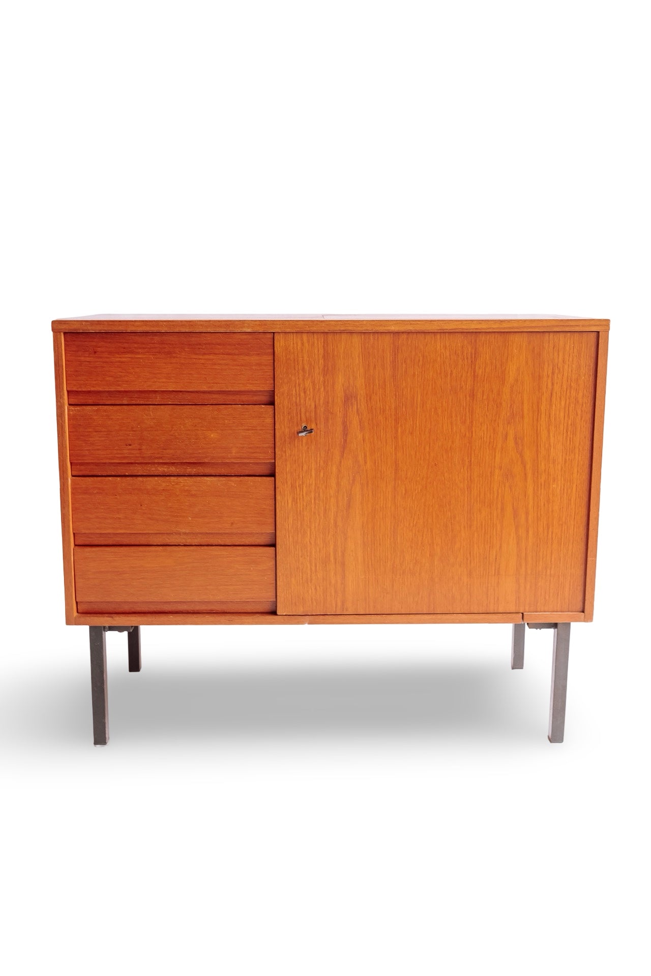 Vintage dressoir met lades en deurtje