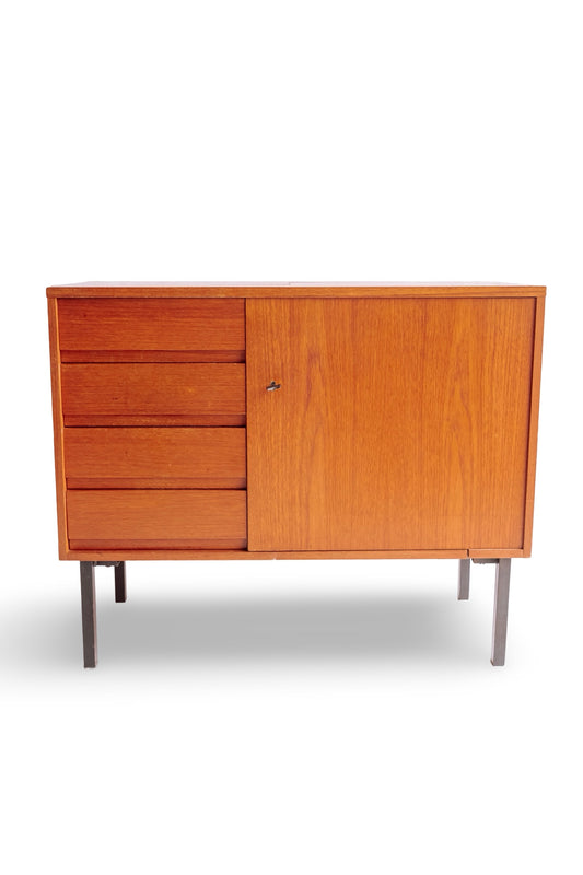 Vintage dressoir met lades en deurtje