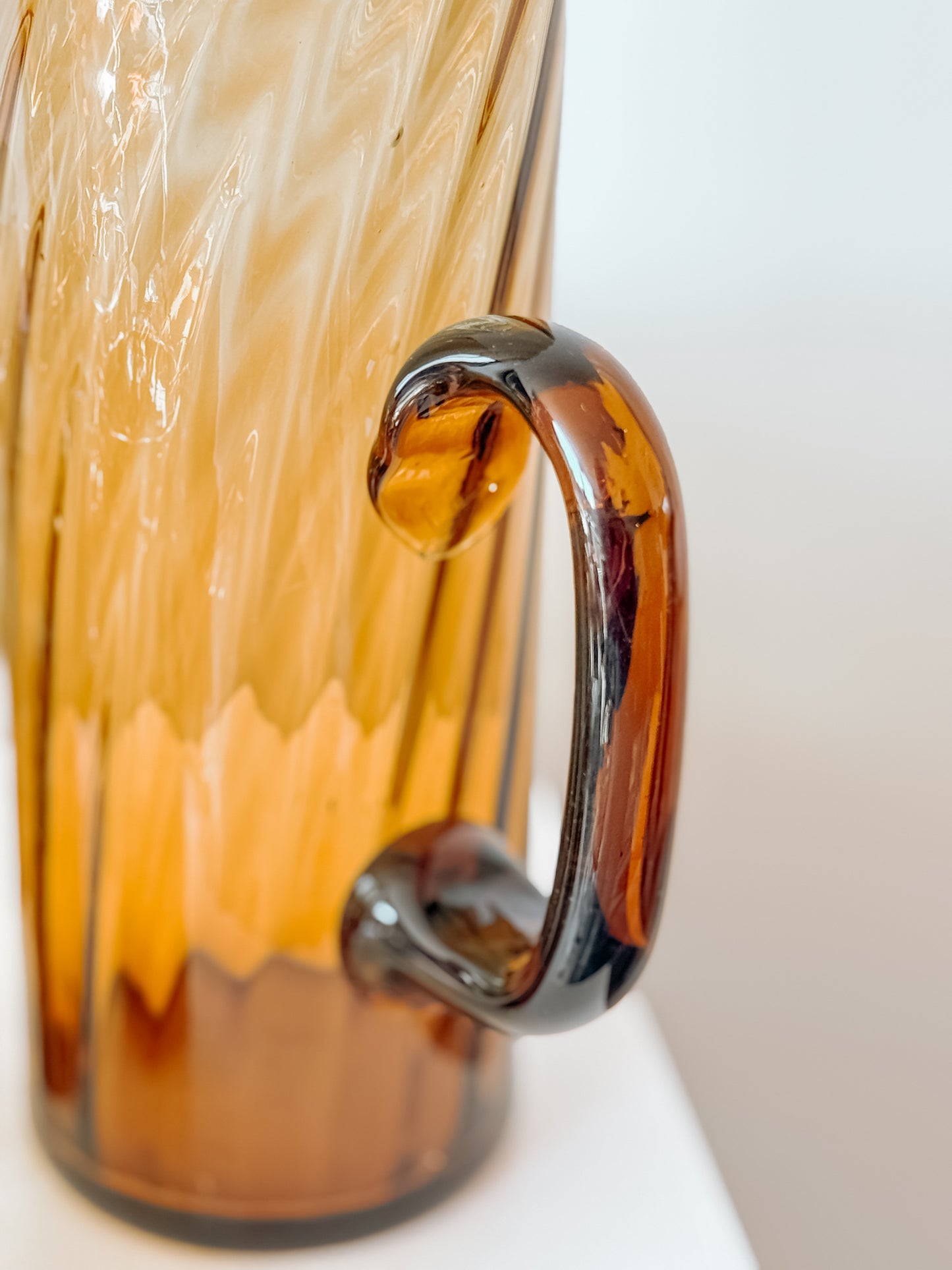 Amberkleurige swirl glazenset + karaf