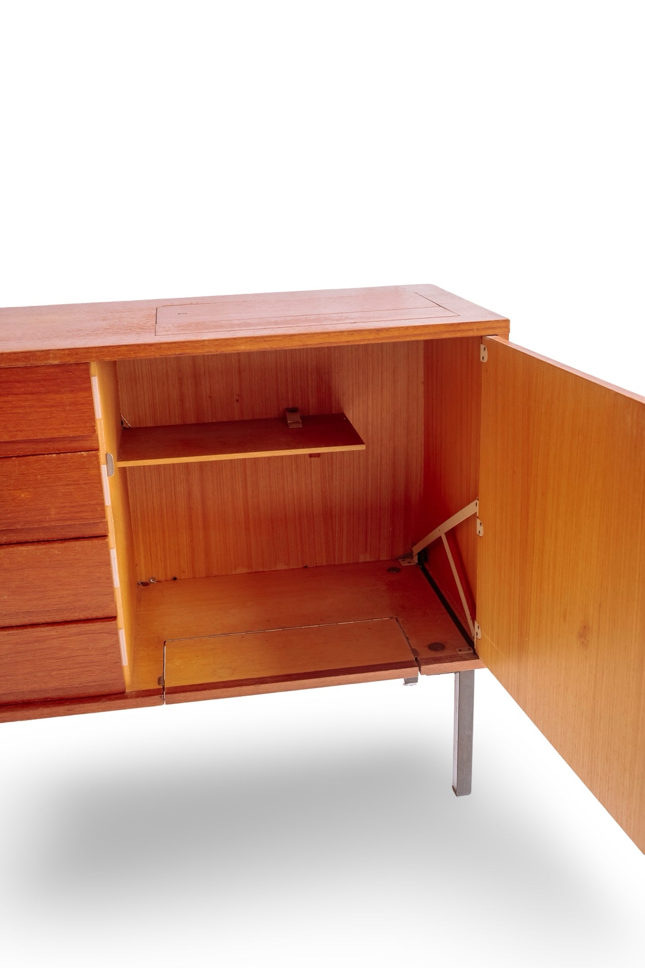 Vintage dressoir met lades en deurtje