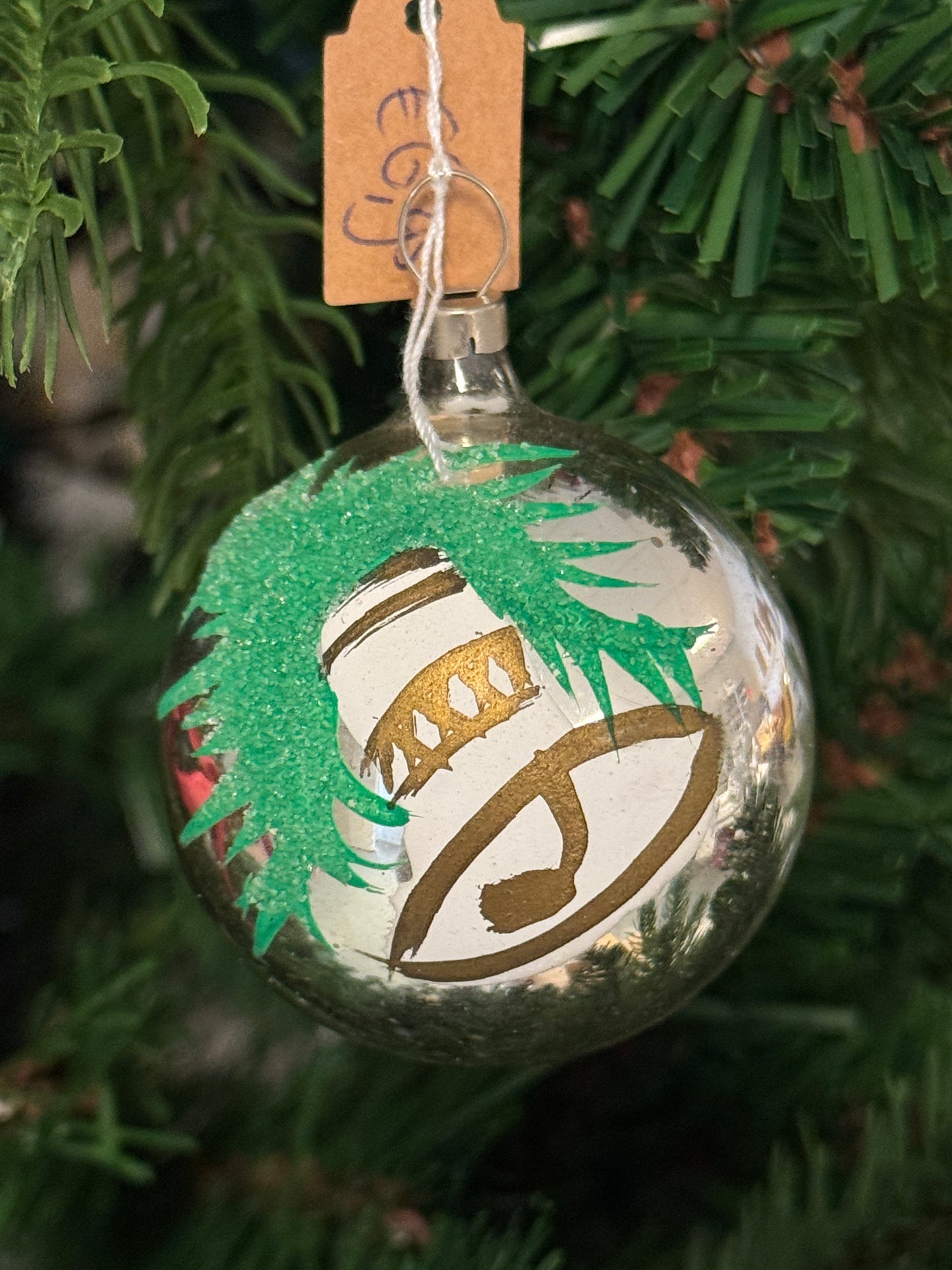 Vintage zilveren glazen kerstbal met kerstklokje