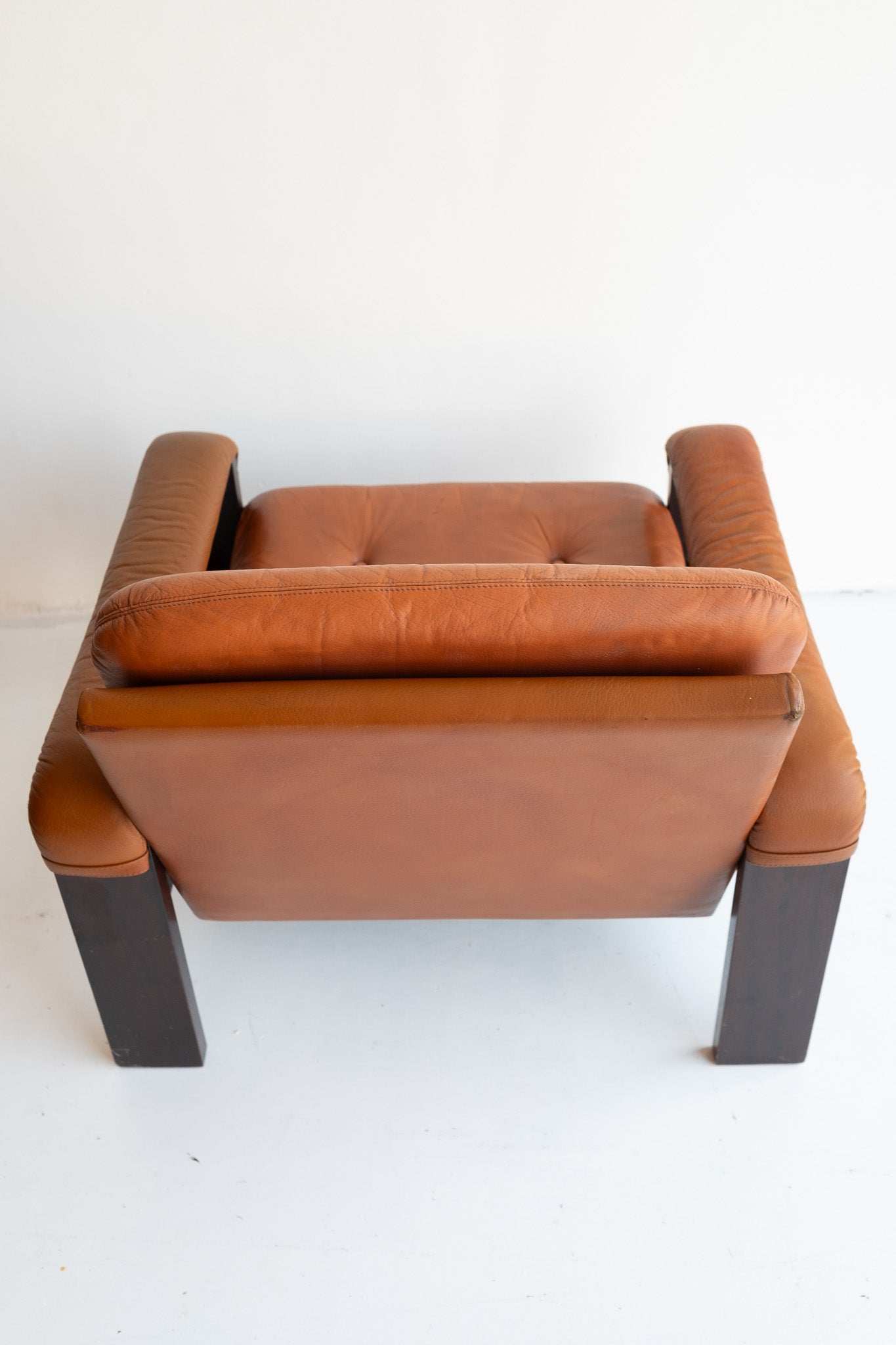 Deense cognac leren fauteuil jaren 70