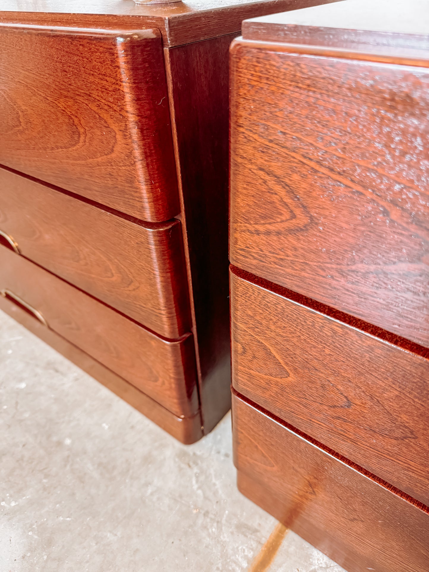 Set van 2 vintage nachtkastjes met 3 lades, jaren 80