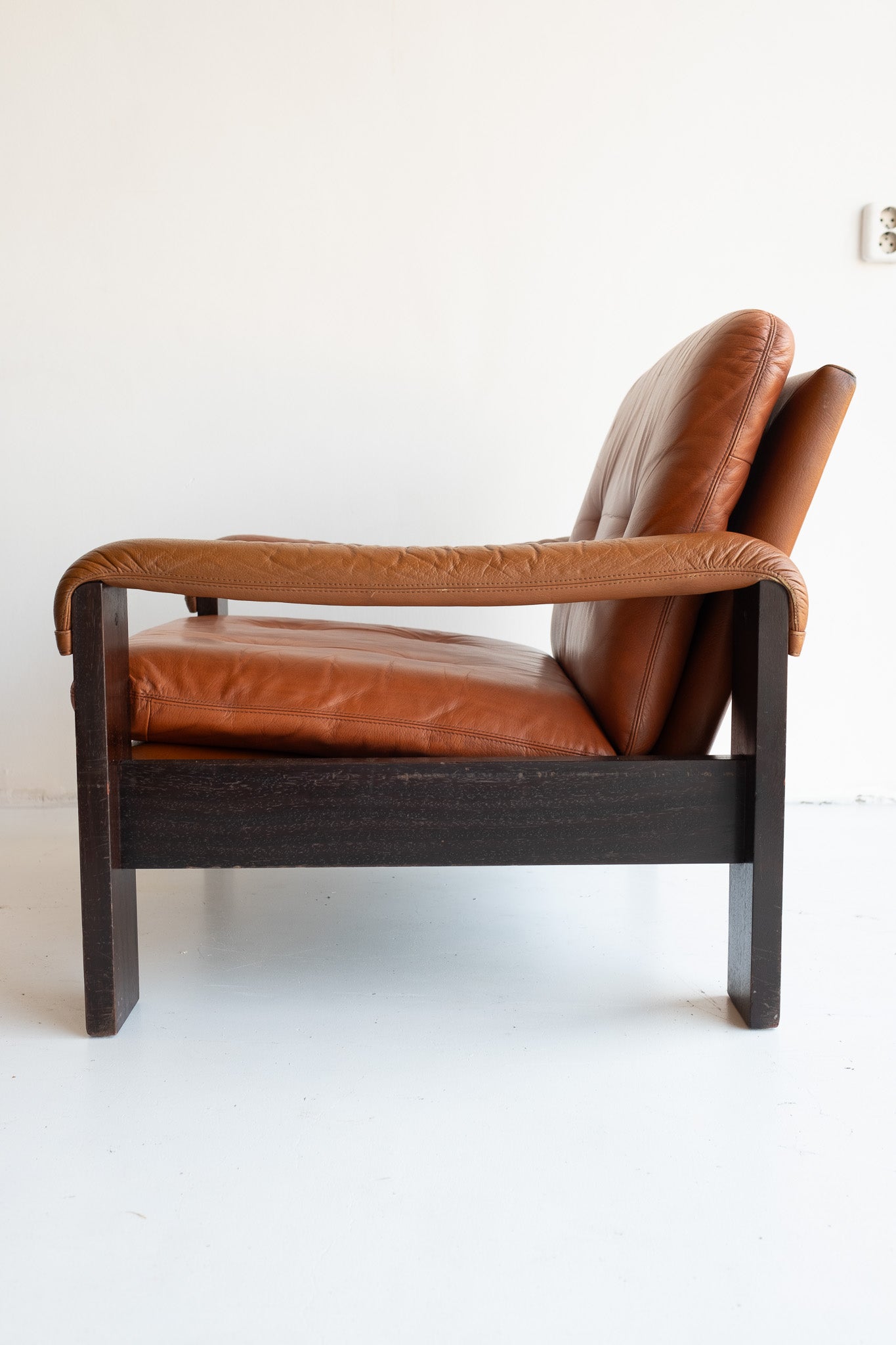 Deense cognac leren fauteuil jaren 70