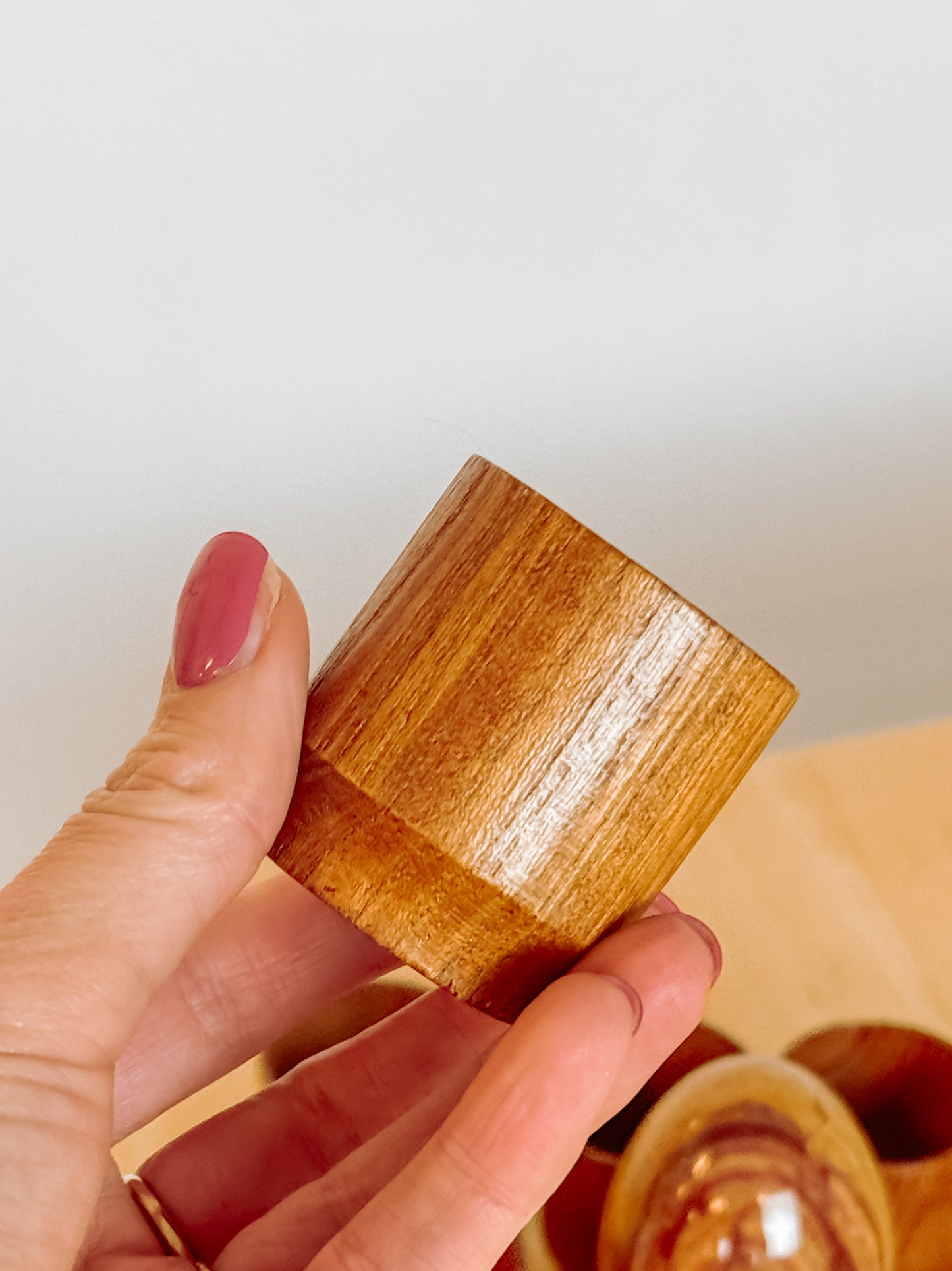 Set van 6 houten Deense eierdoppen