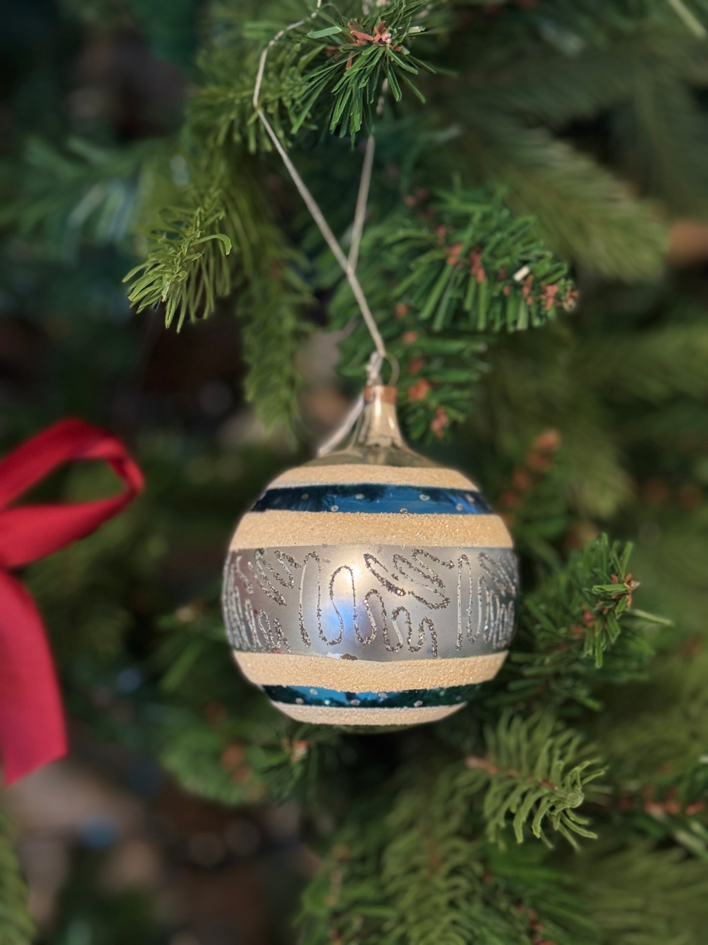 Grote handgemaakte vintage glazen kerstbal blauw gesuikerd