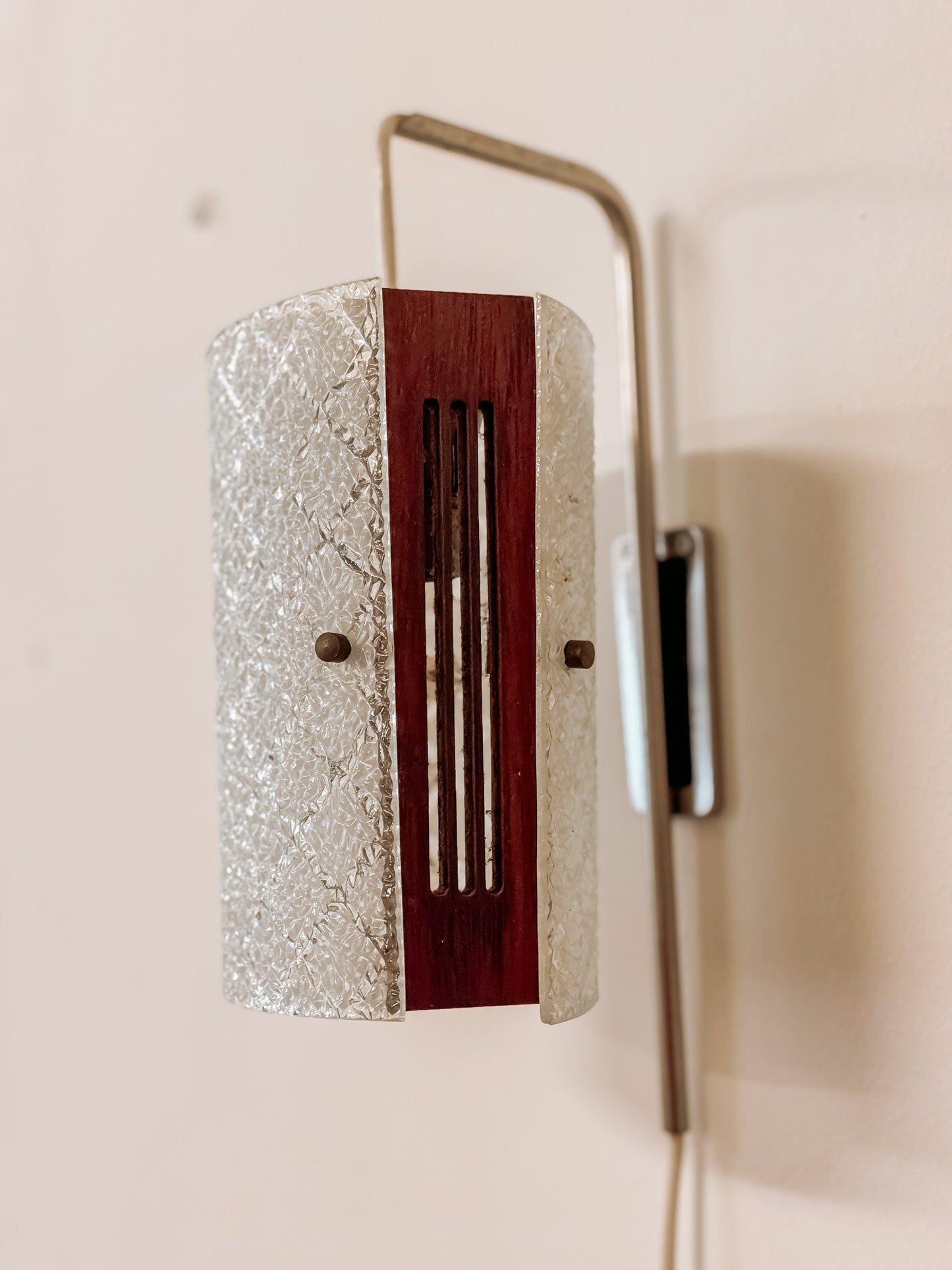 Hangende Mid Century glazen wandlamp, jaren 60