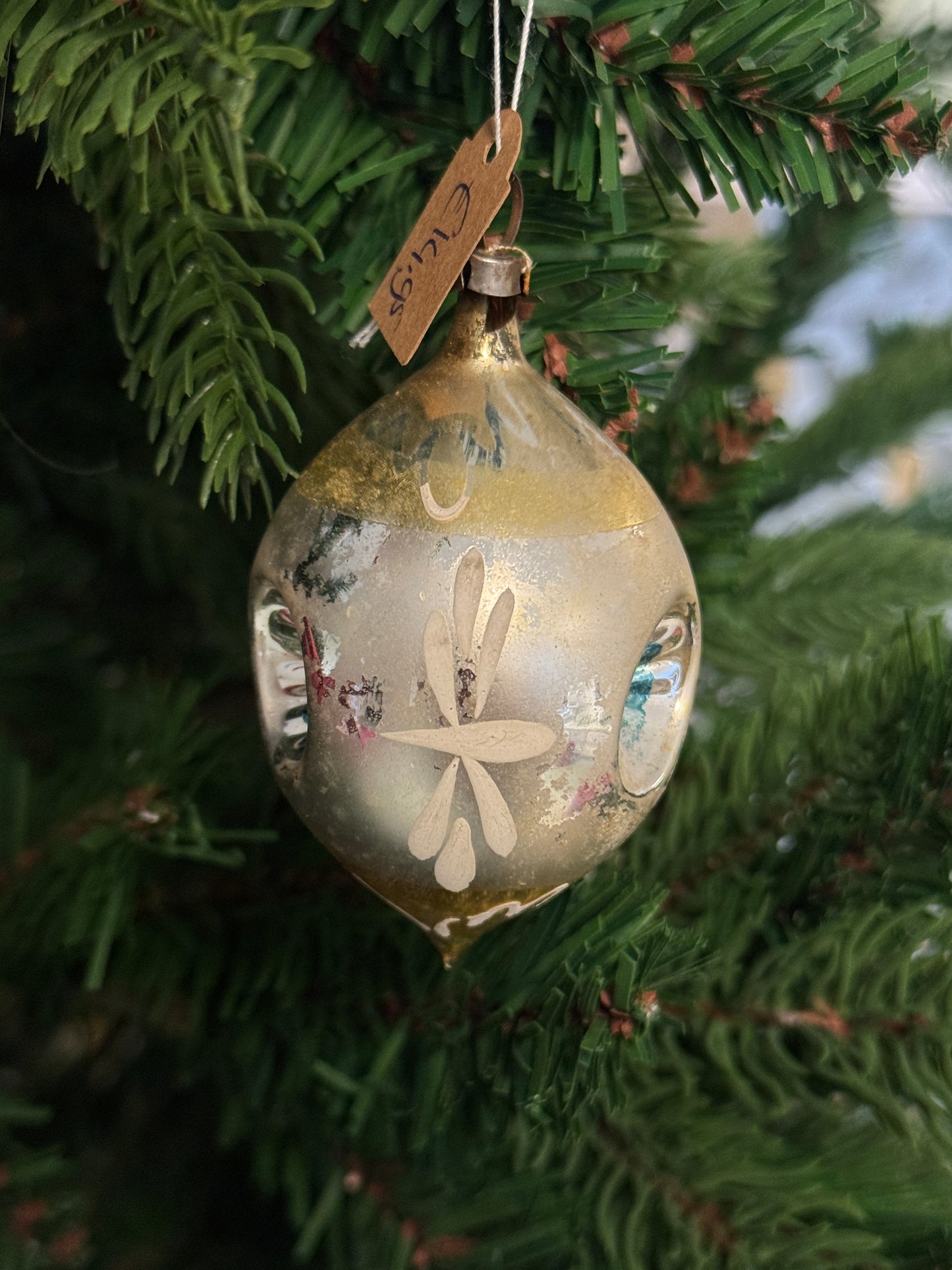 Vintage kerstbal zilveren pegel deuken