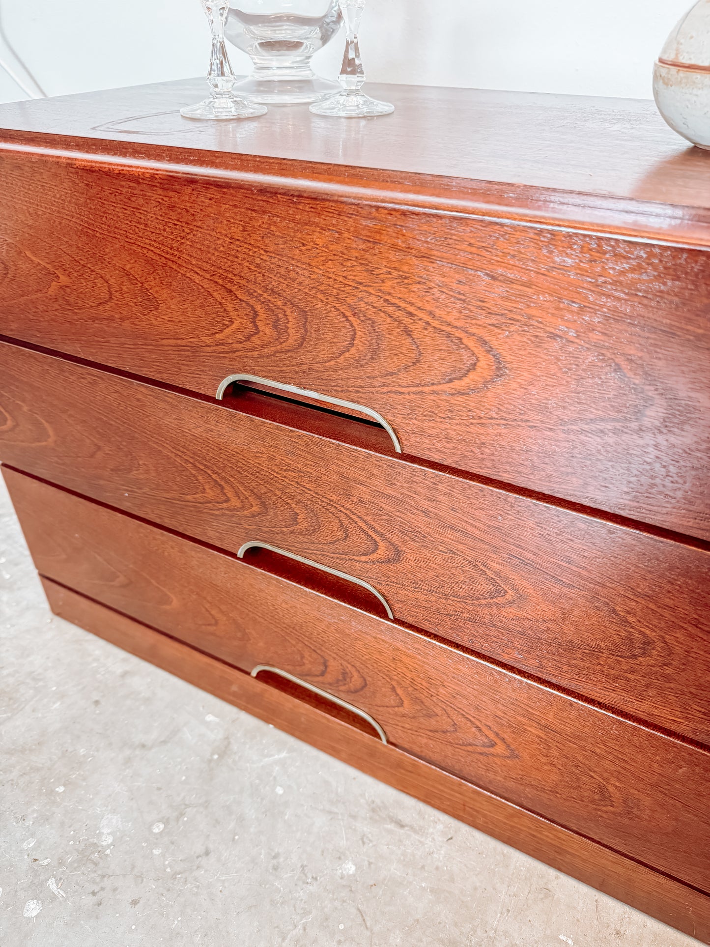 Set van 2 vintage nachtkastjes met 3 lades, jaren 80