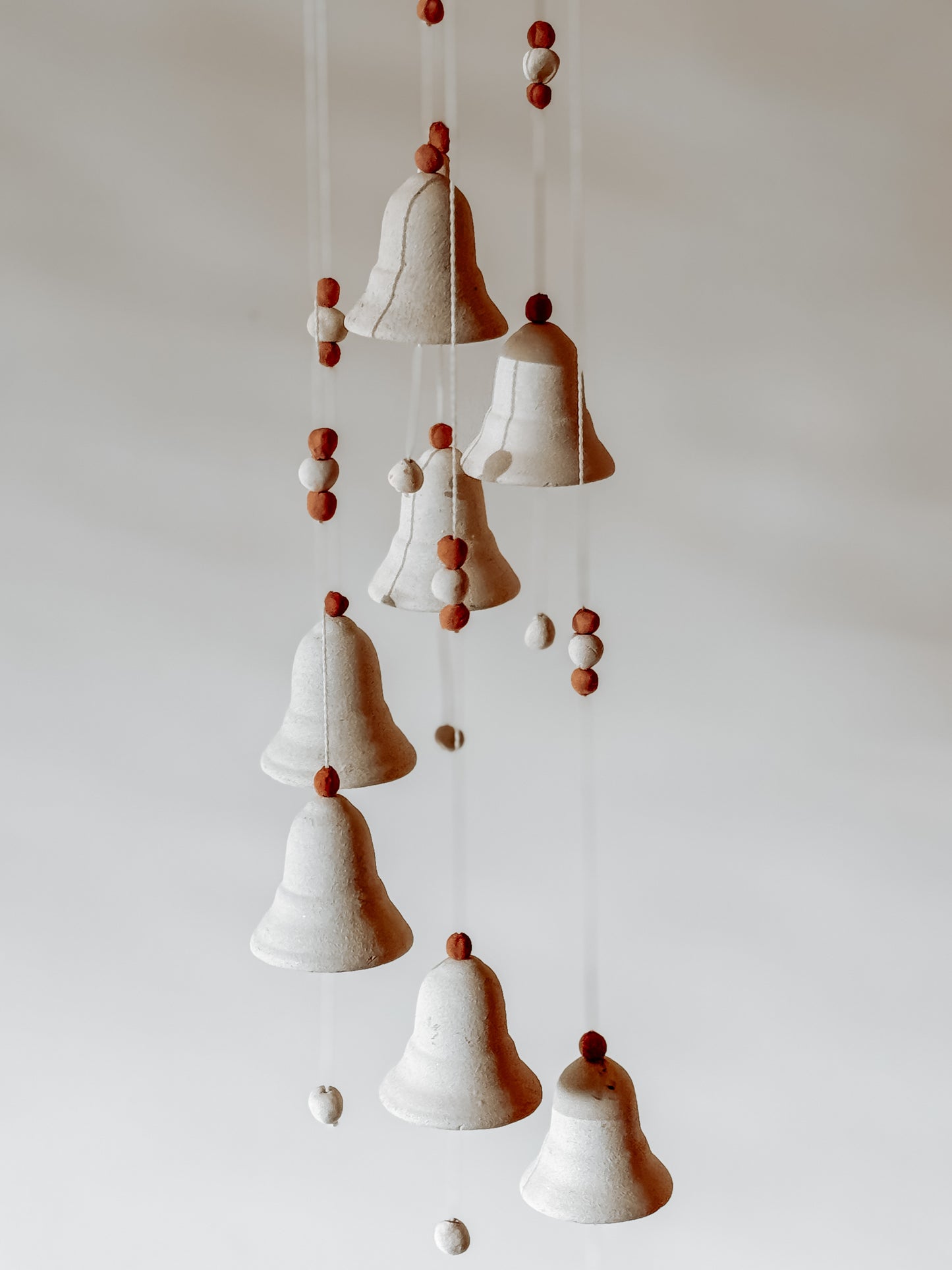 Keramieken windgong met bel aan bovenkant - vintage handgemaakte hanger - 60cm