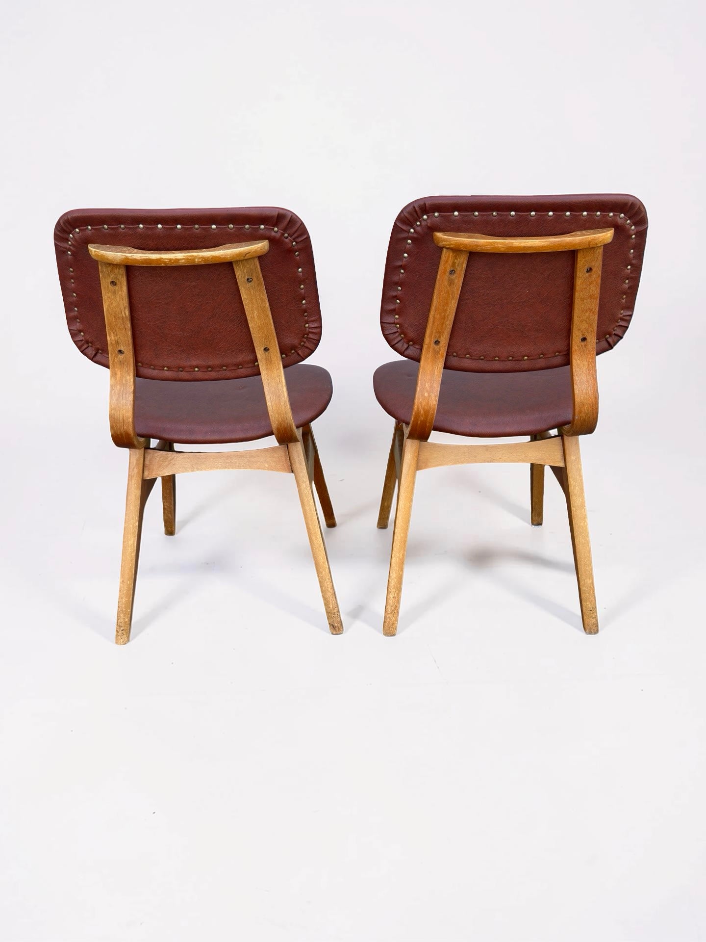 Set van 2 vintage eetkamerstoelen met roodbruine skai bekleding