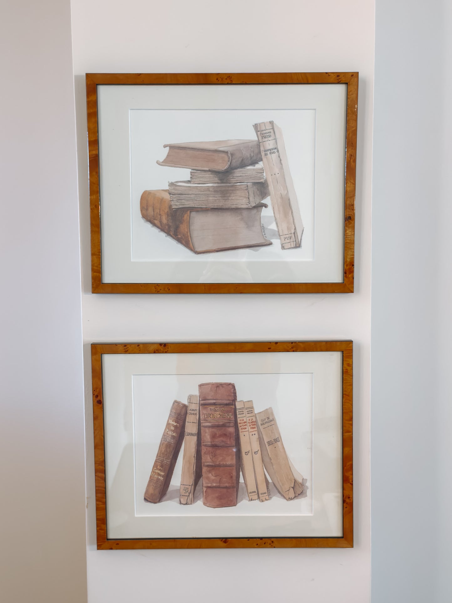 Aquarellen van boeken in burlwood lijst, set van 2