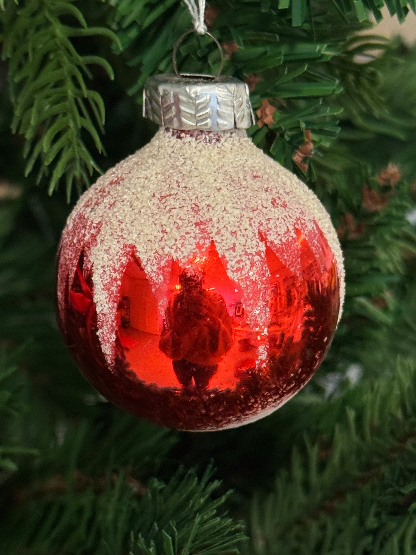 Vintage rode glazen kerstbal